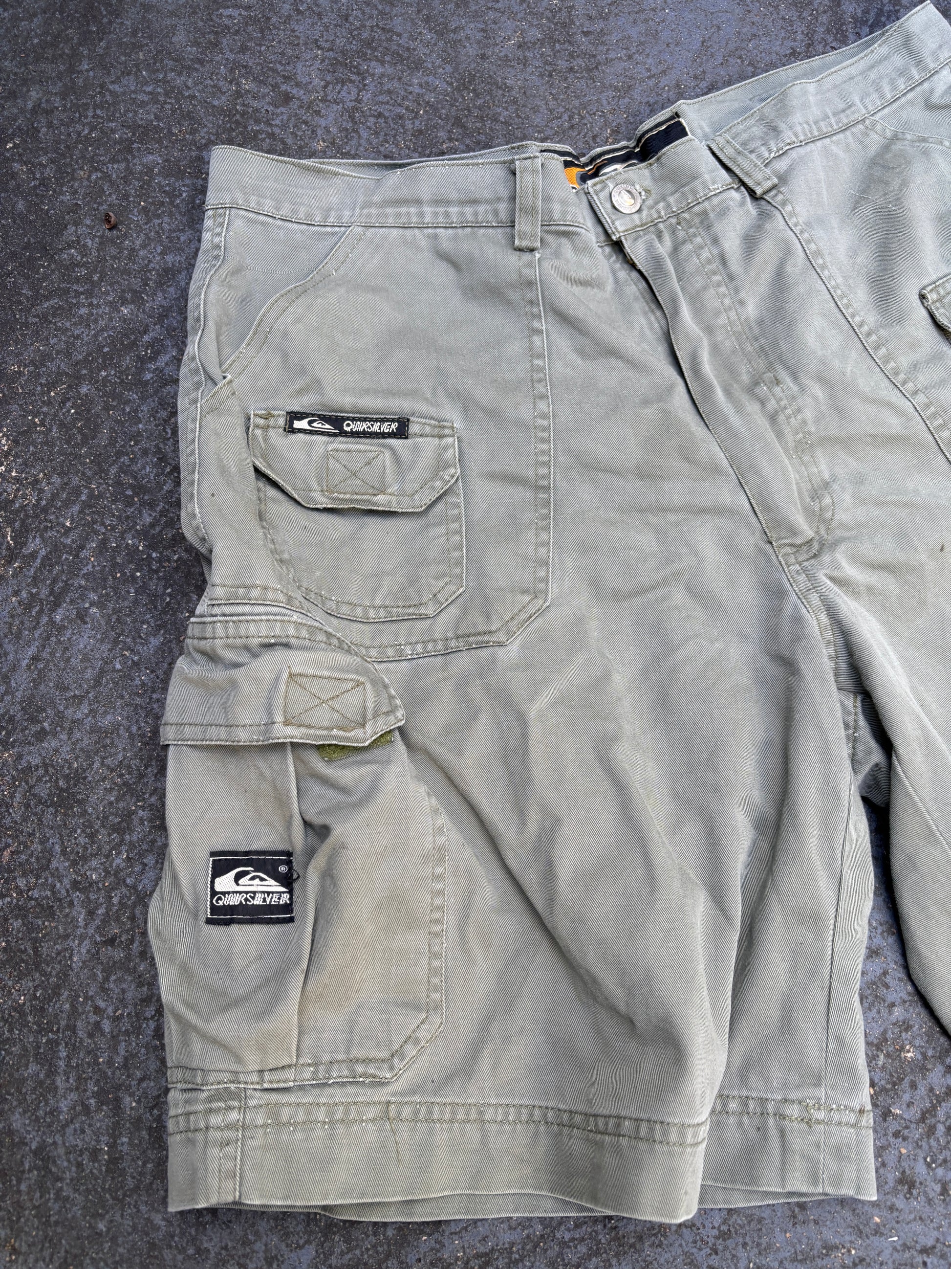 Vintage 90s Quiksilver Cargo Shorts Size 36 Green Khaki Cotton Multi-Pocket Logo