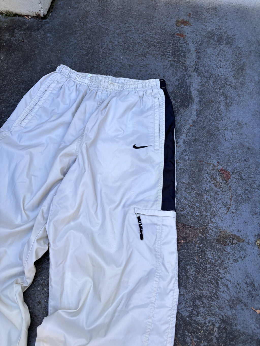 Vintage 90s Nike Track Pants Size M Cream Black Detail Spell Out Logo Nylon Windbreakers