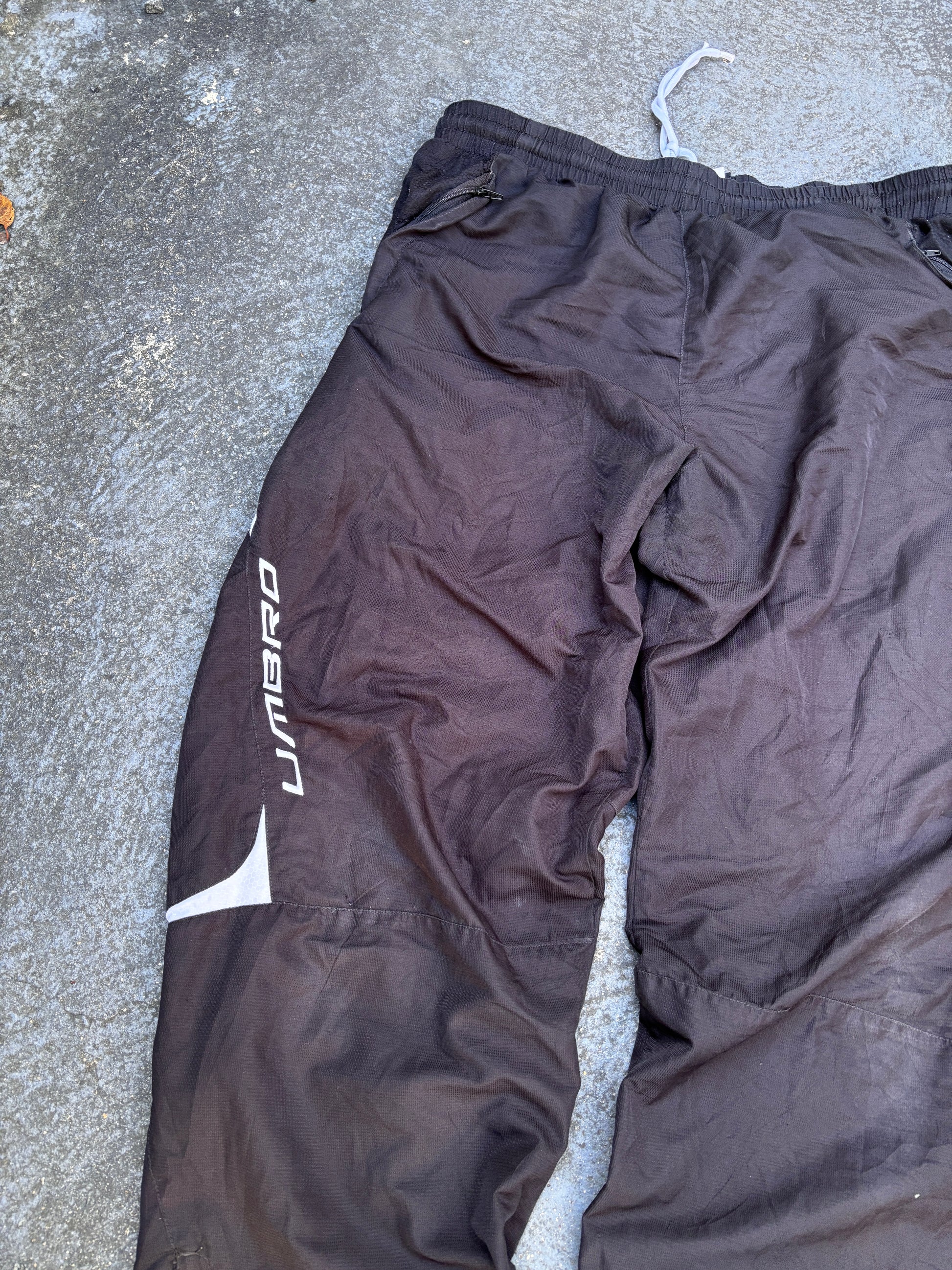 Vintage Y2K Umbro Track Pants Size L Black White Detail Spell Out Logo Wide Leg