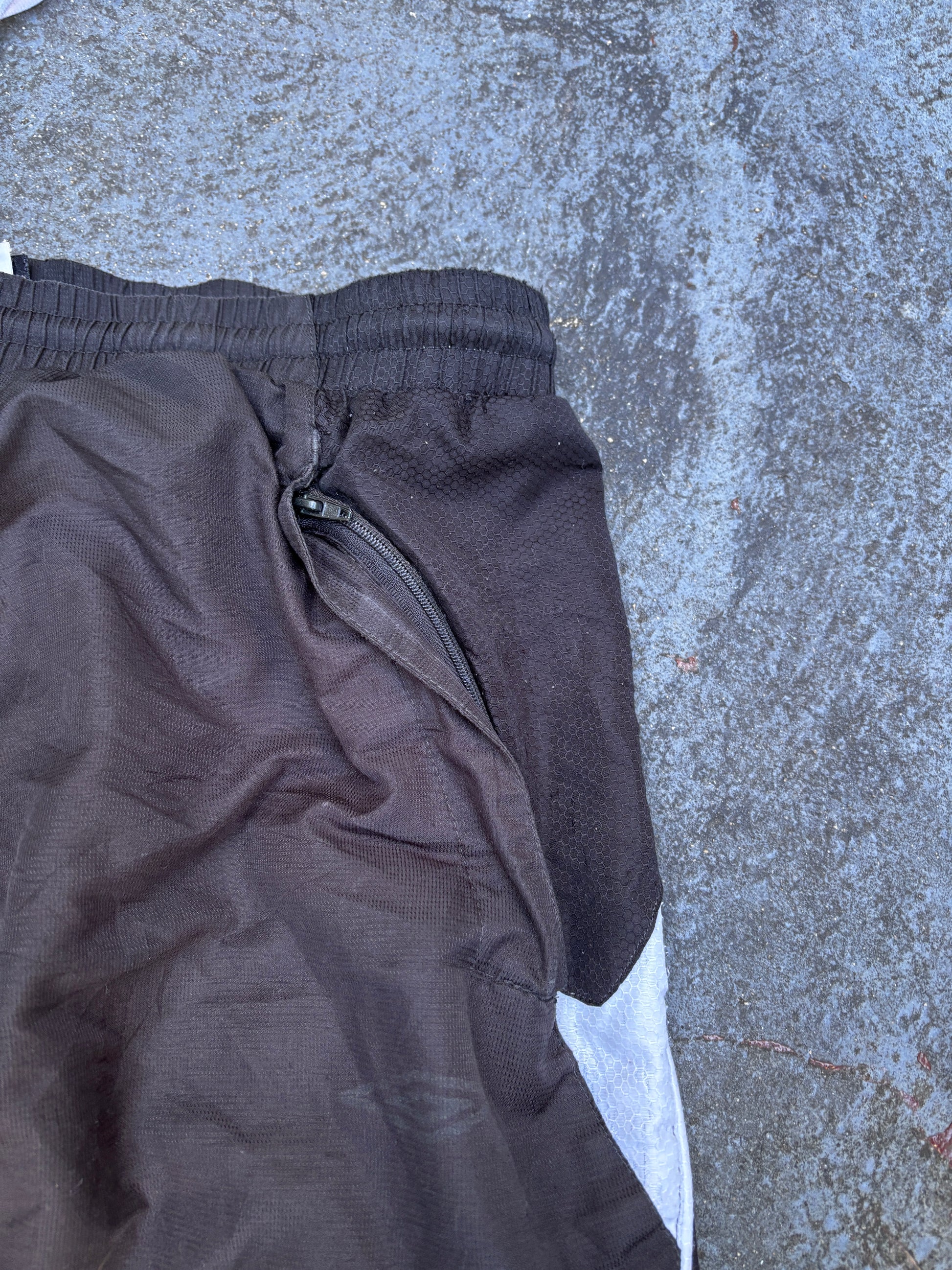 Vintage Y2K Umbro Track Pants Size L Black White Detail Spell Out Logo Wide Leg