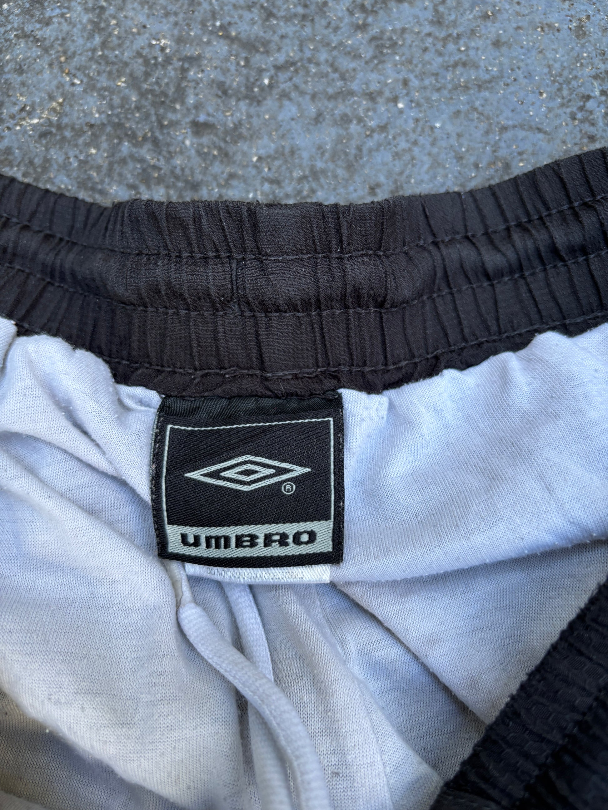 Vintage Y2K Umbro Track Pants Size L Black White Detail Spell Out Logo Wide Leg