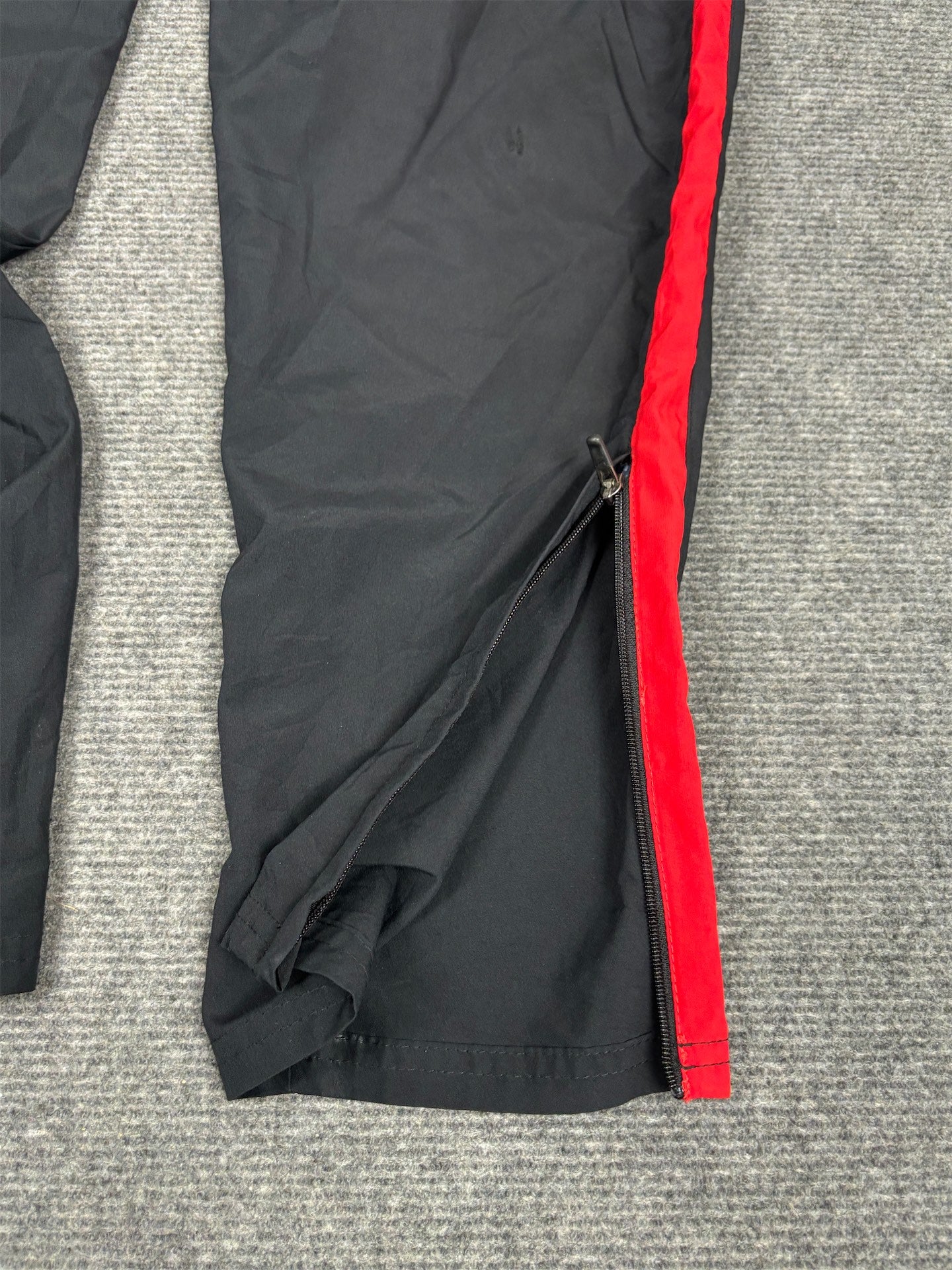 Classic Nike Dri-Fit Track Pants Men's M Black Red Panel Running Joggers Tapered