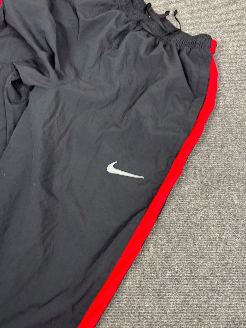 Classic Nike Dri-Fit Track Pants Men's M Black Red Panel Running Joggers Tapered
