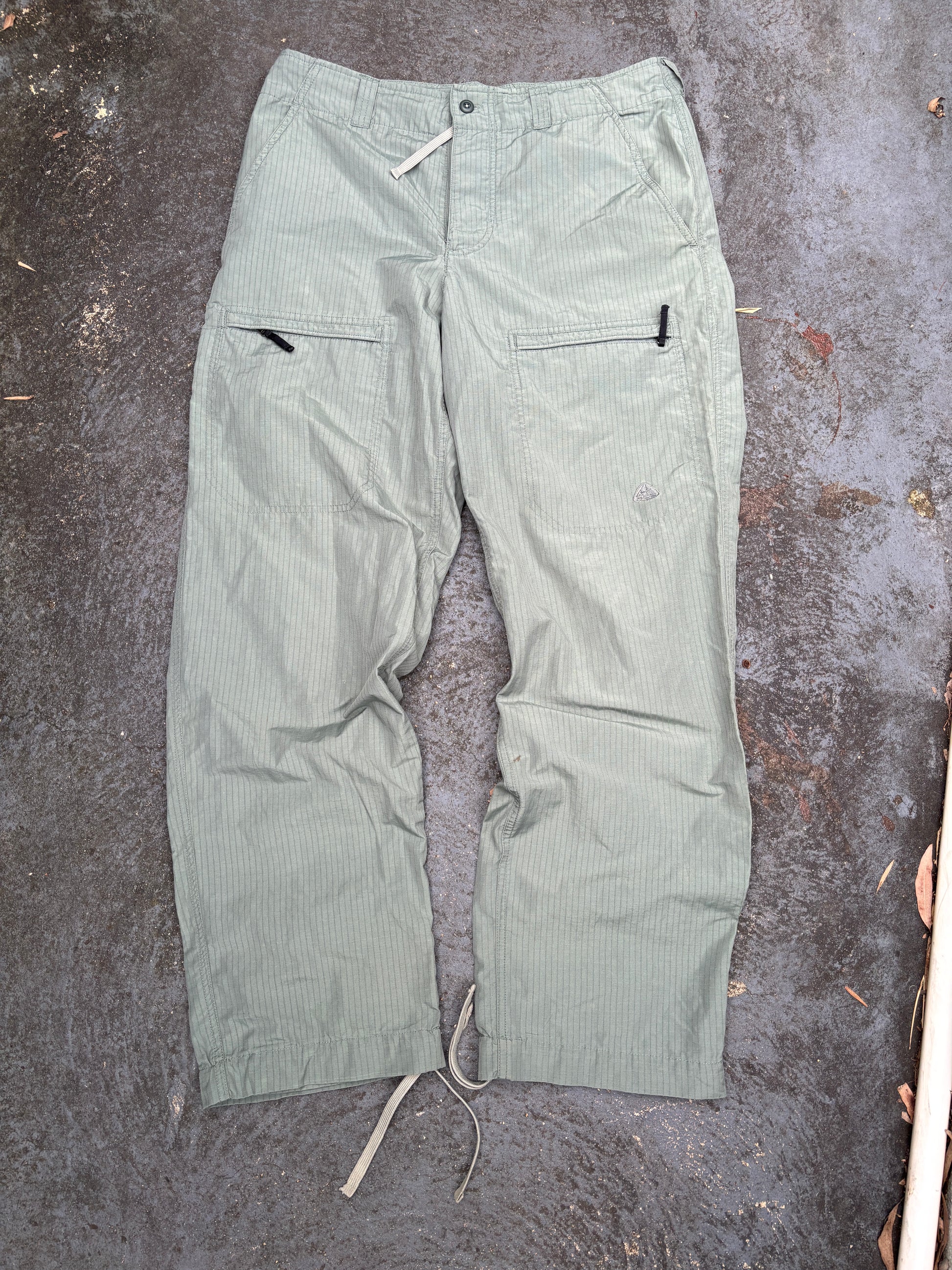 Vintage 90s Nike ACG Cargo Pants Women’s M Sage Green Cotton Nylon Straight Leg