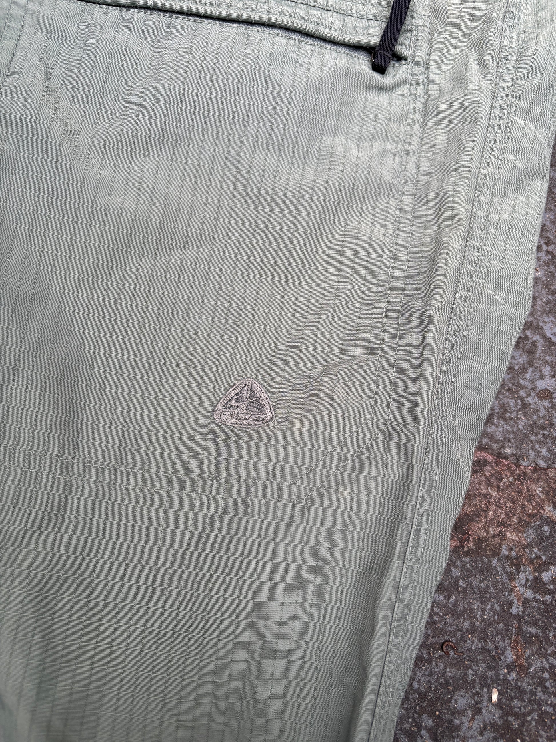 Vintage 90s Nike ACG Cargo Pants Women’s M Sage Green Cotton Nylon Straight Leg