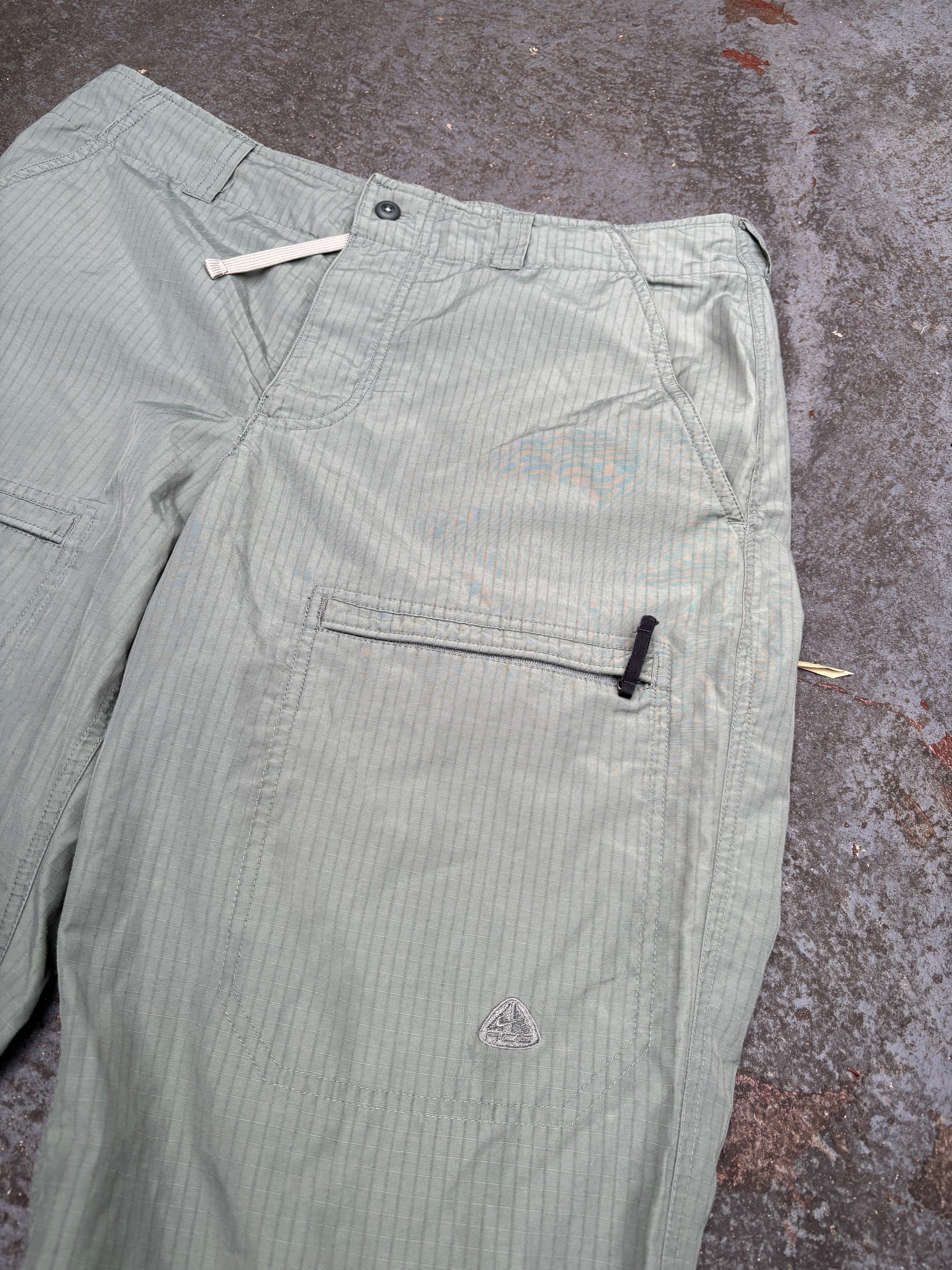 Vintage 90s Nike ACG Cargo Pants Women’s M Sage Green Cotton Nylon Straight Leg