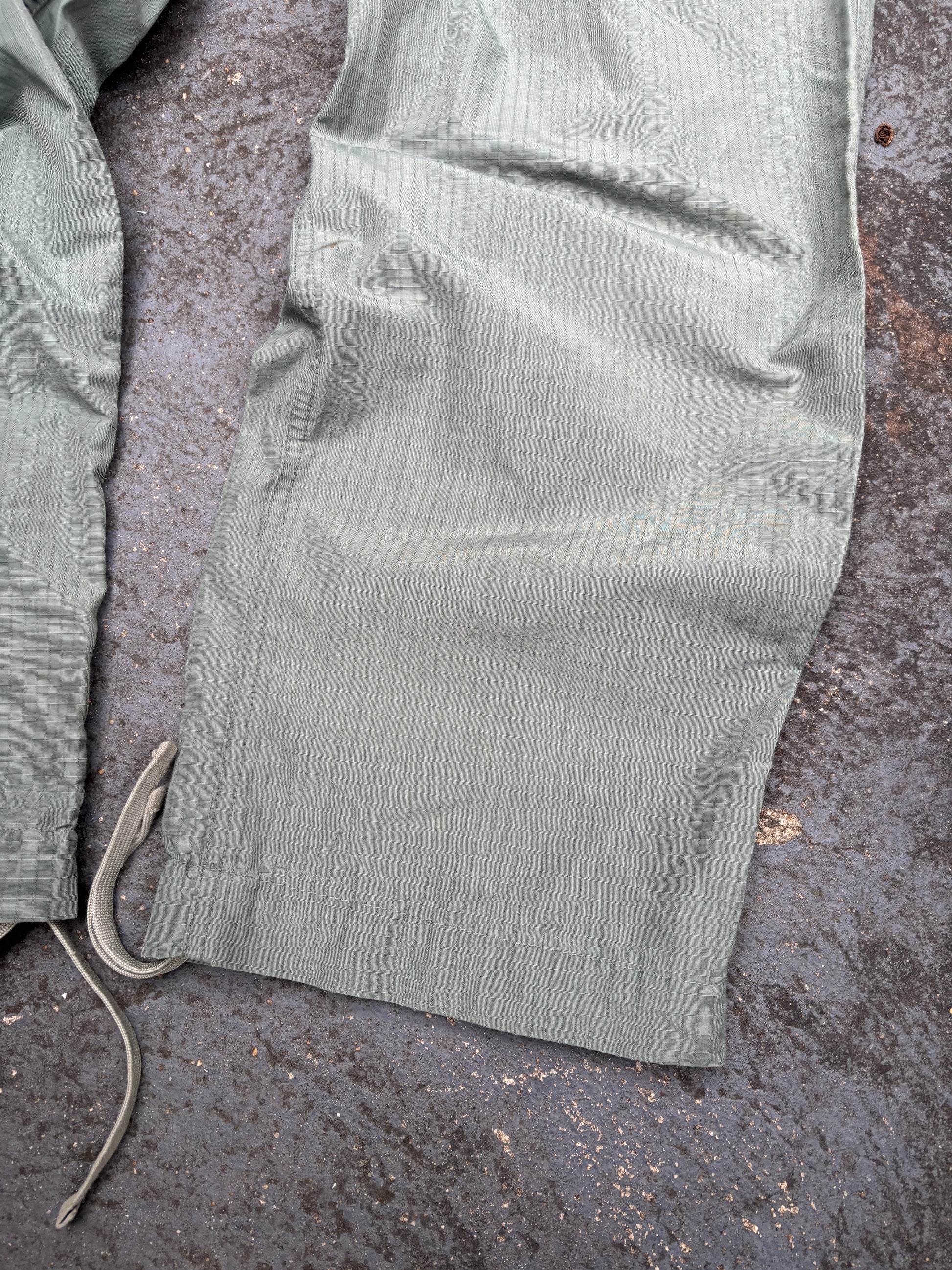 Vintage 90s Nike ACG Cargo Pants Women’s M Sage Green Cotton Nylon Straight Leg