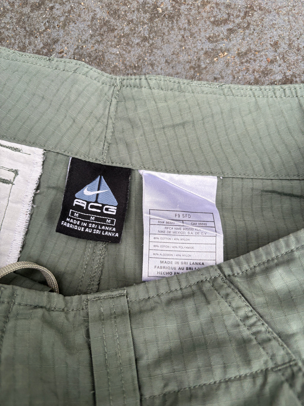 Vintage 90s Nike ACG Cargo Pants Women’s M Sage Green Cotton Nylon Straight Leg