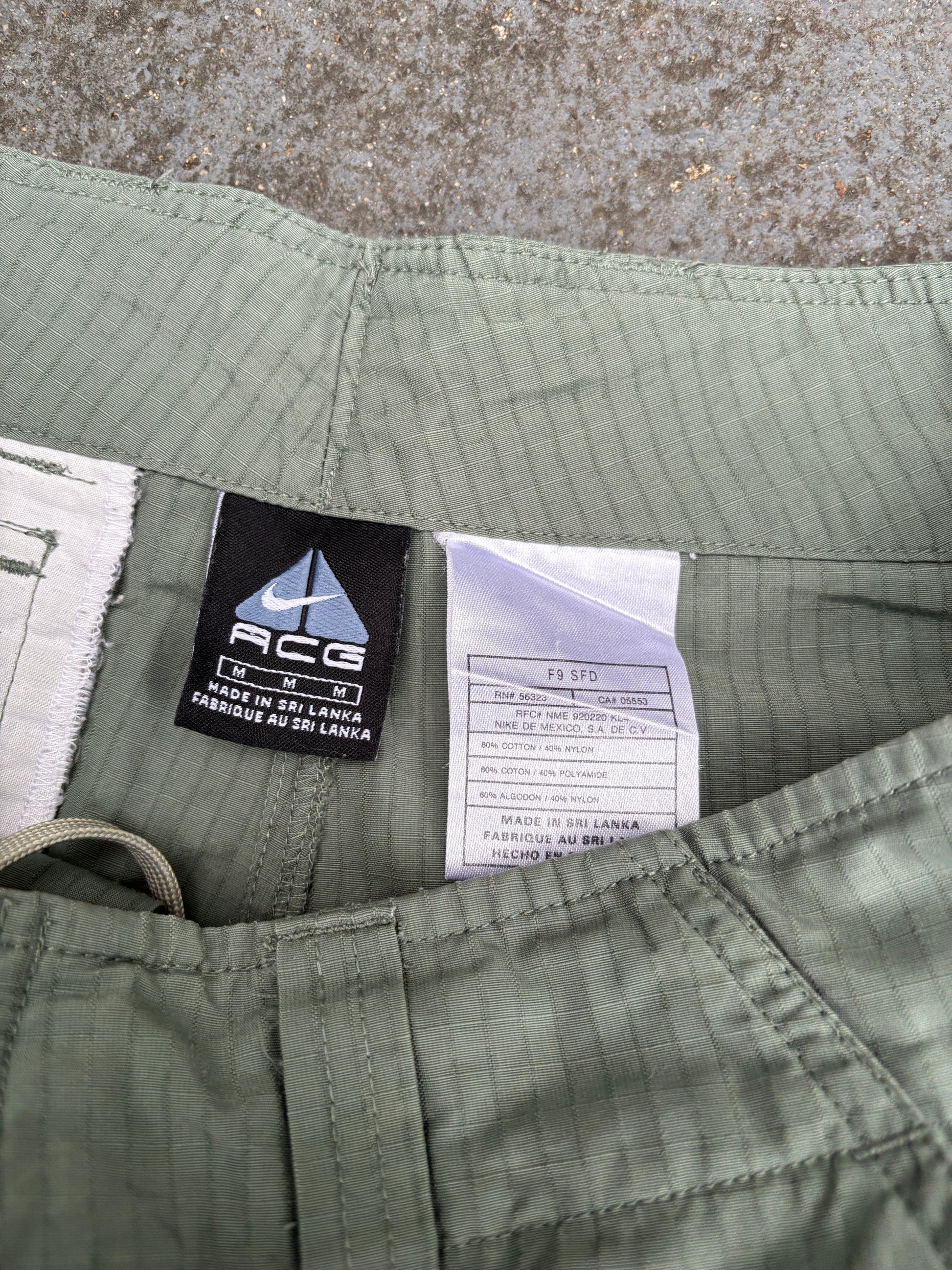 Vintage 90s Nike ACG Cargo Pants Women’s M Sage Green Cotton Nylon Straight Leg