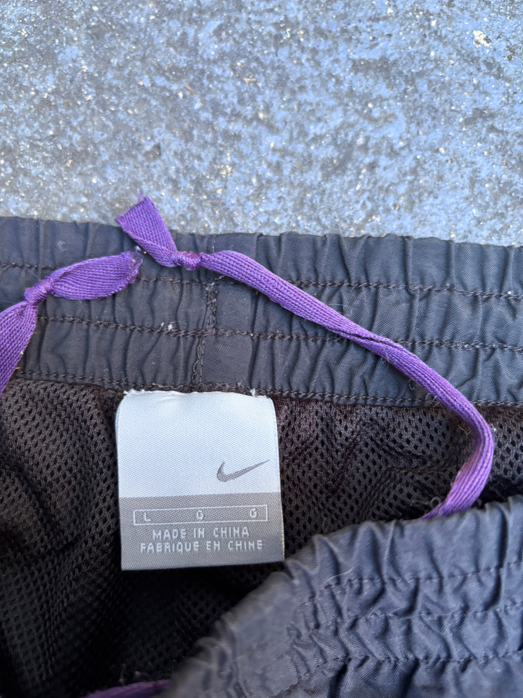 Vintage Y2K Nike Track Pants Women’s L Black Purple Logo Nylon Windbreakers
