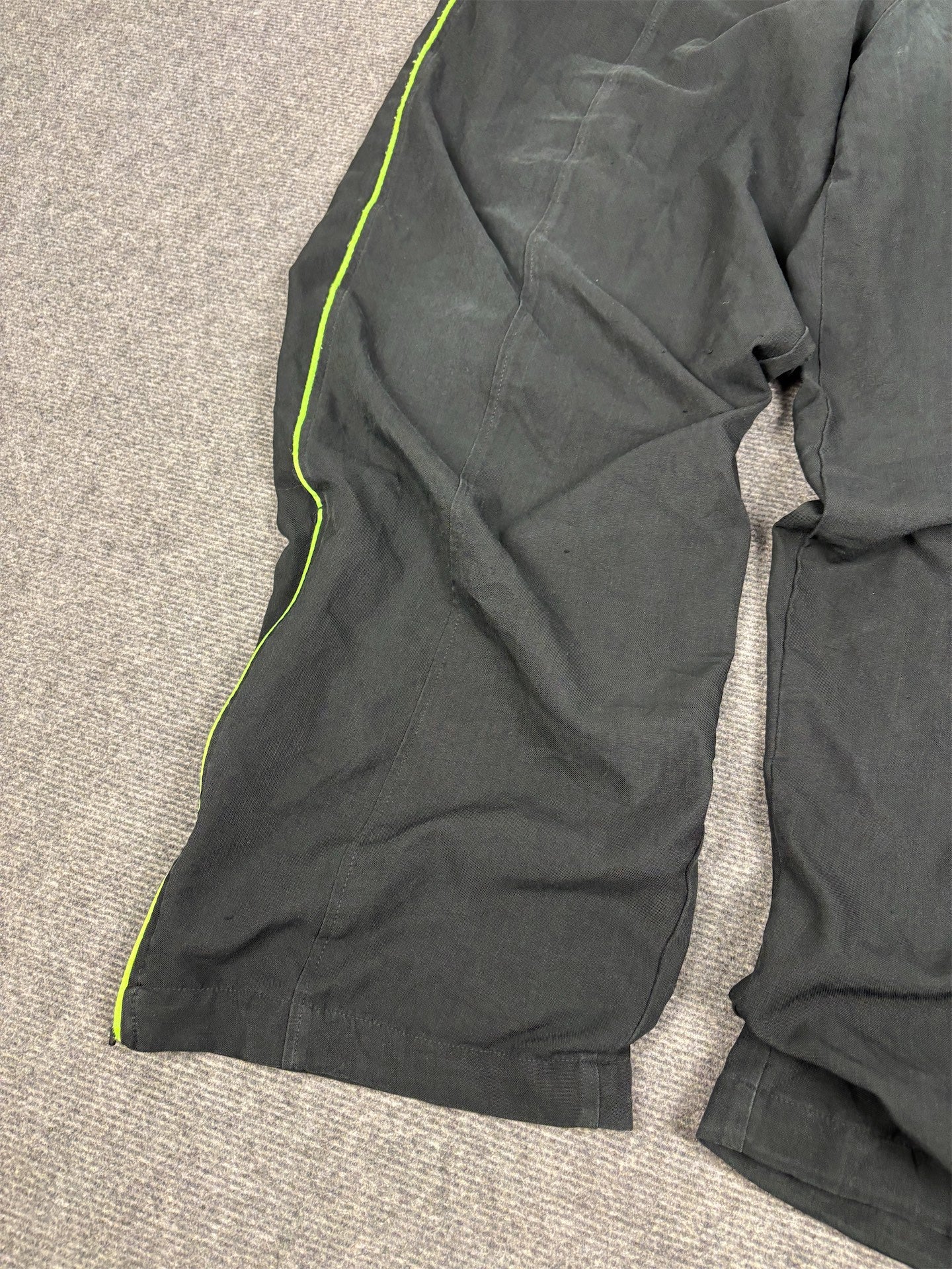 Vintage Y2K Nike Basketball Track Pants Men's XL Black green piping pleated baggy  Wide Leg