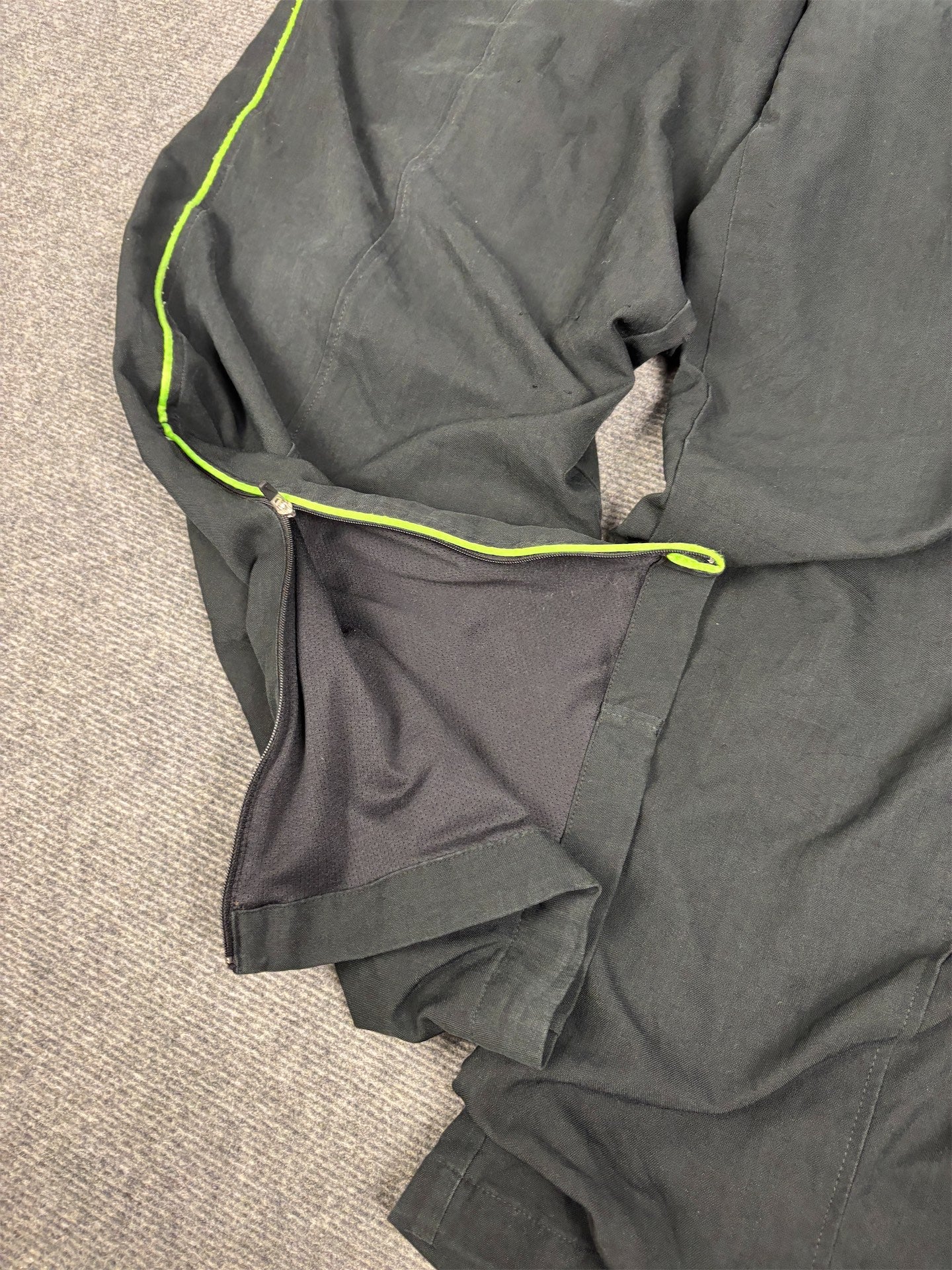 Vintage Y2K Nike Basketball Track Pants Men's XL Black green piping pleated baggy  Wide Leg