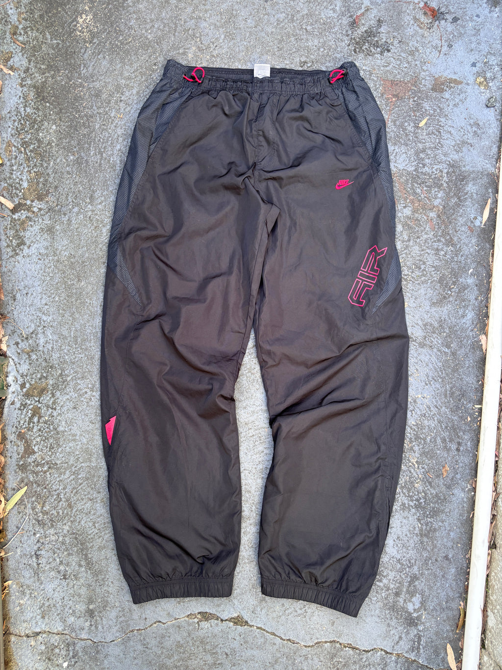 Vintage Y2K Nike Air Track Pants Men’s L Black Red Spell Out Bungee Waist Nylon Windbreakers