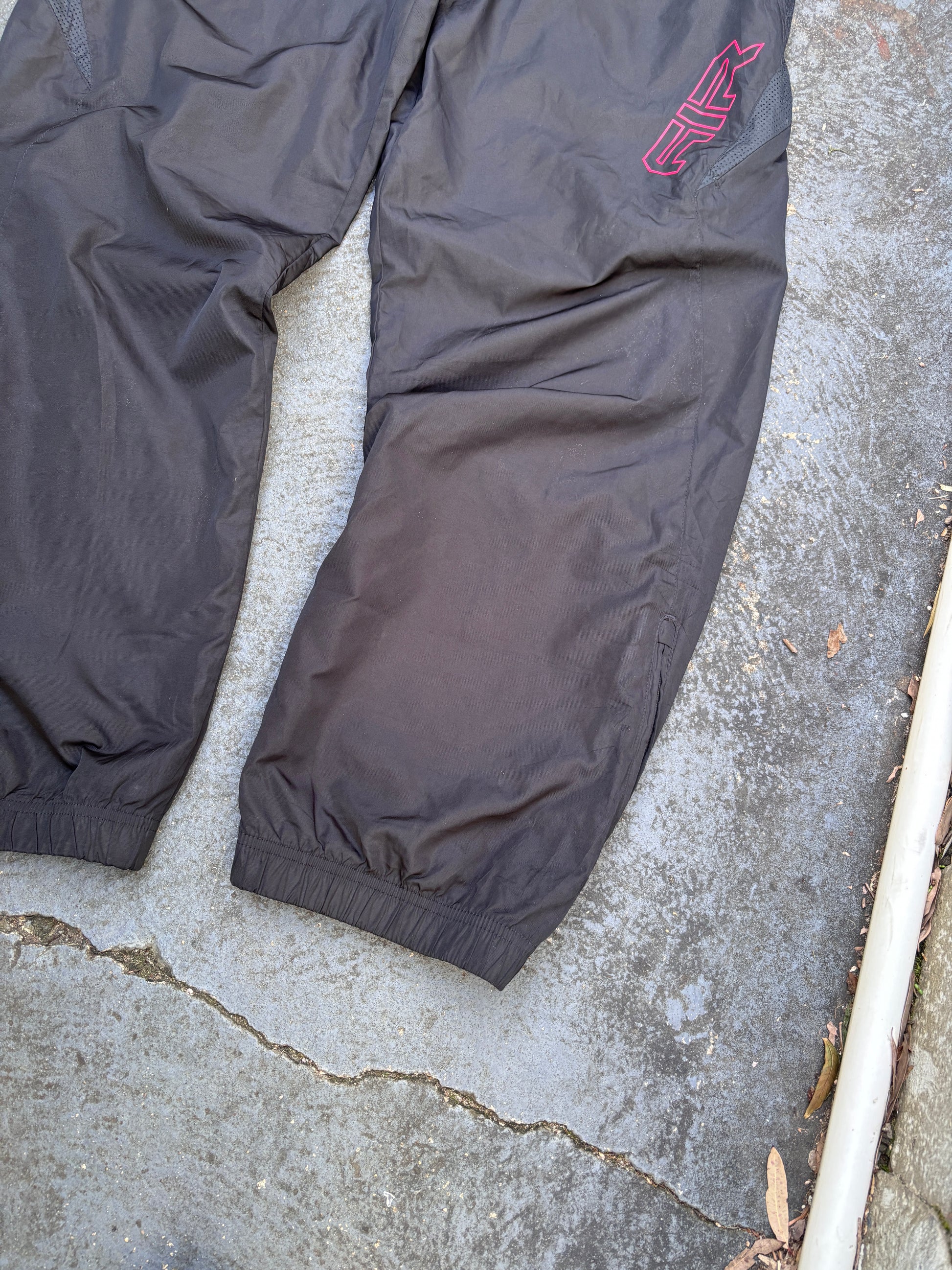 Vintage Y2K Nike Air Track Pants Men’s L Black Red Spell Out Bungee Waist Nylon Windbreakers