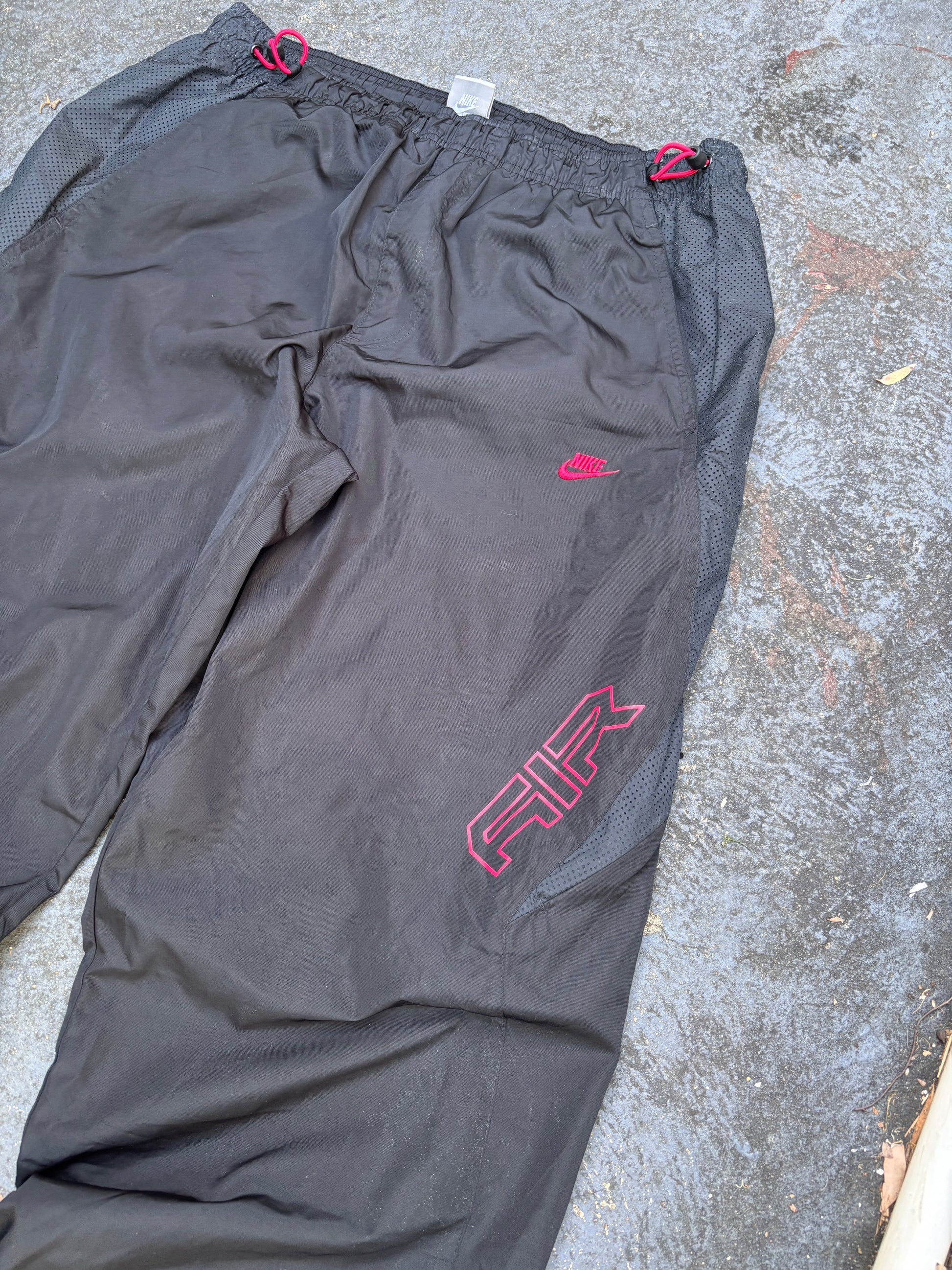 Vintage Y2K Nike Air Track Pants Men’s L Black Red Spell Out Bungee Waist Nylon Windbreakers