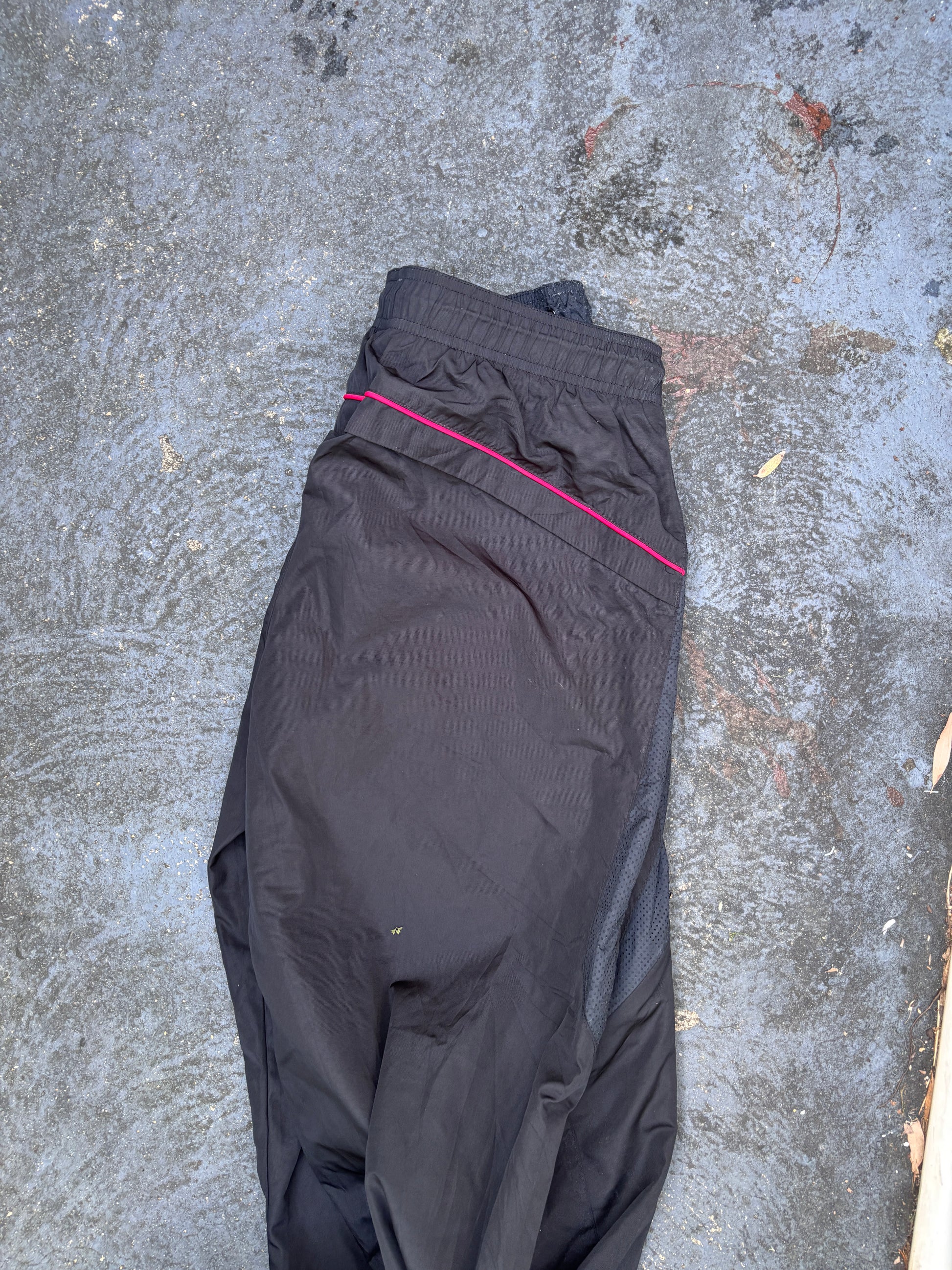 Vintage Y2K Nike Air Track Pants Men’s L Black Red Spell Out Bungee Waist Nylon Windbreakers