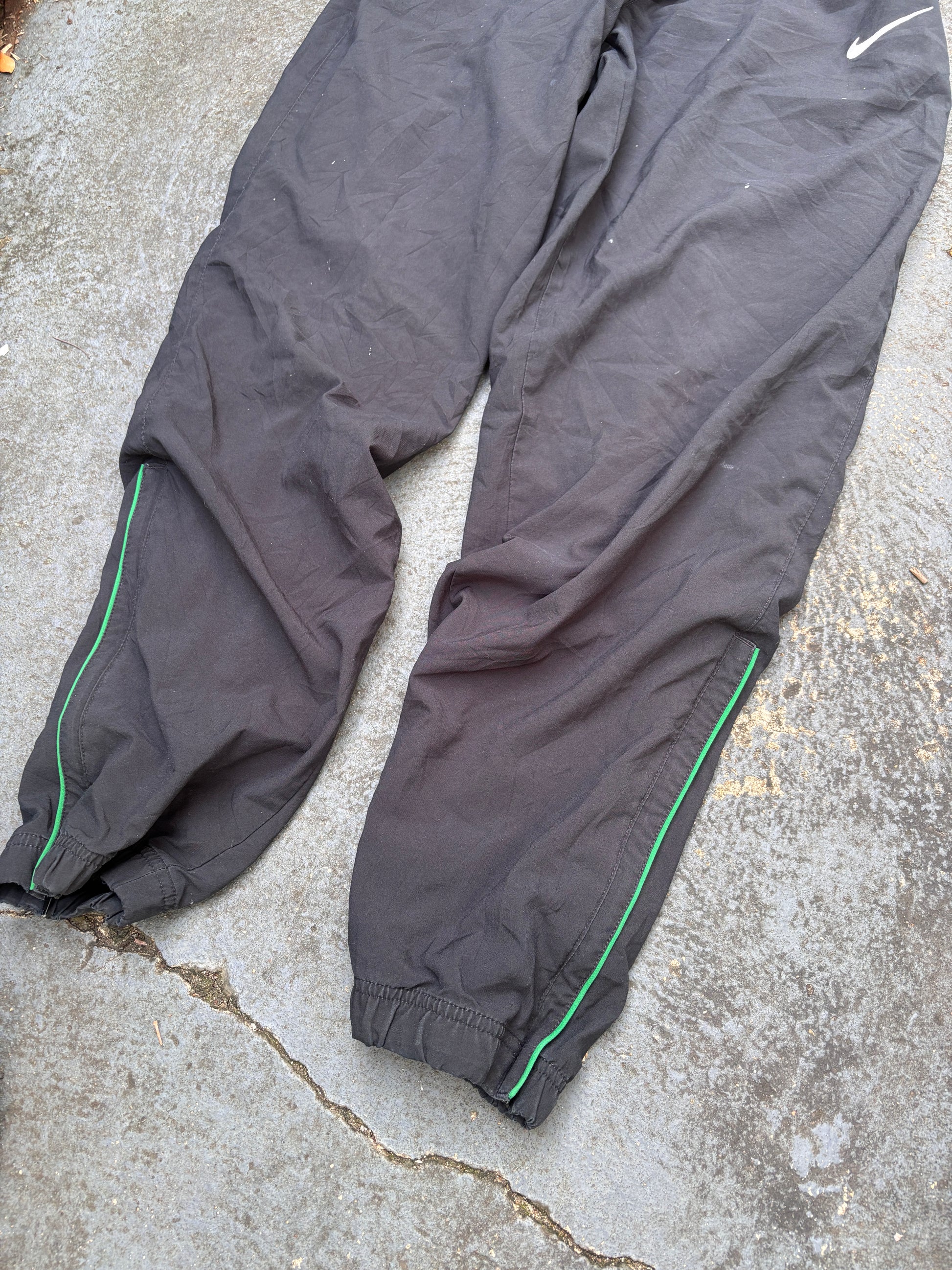 Classic Nike Track Pants Sz M Black White Green Piping Nylon Style Windbreakers