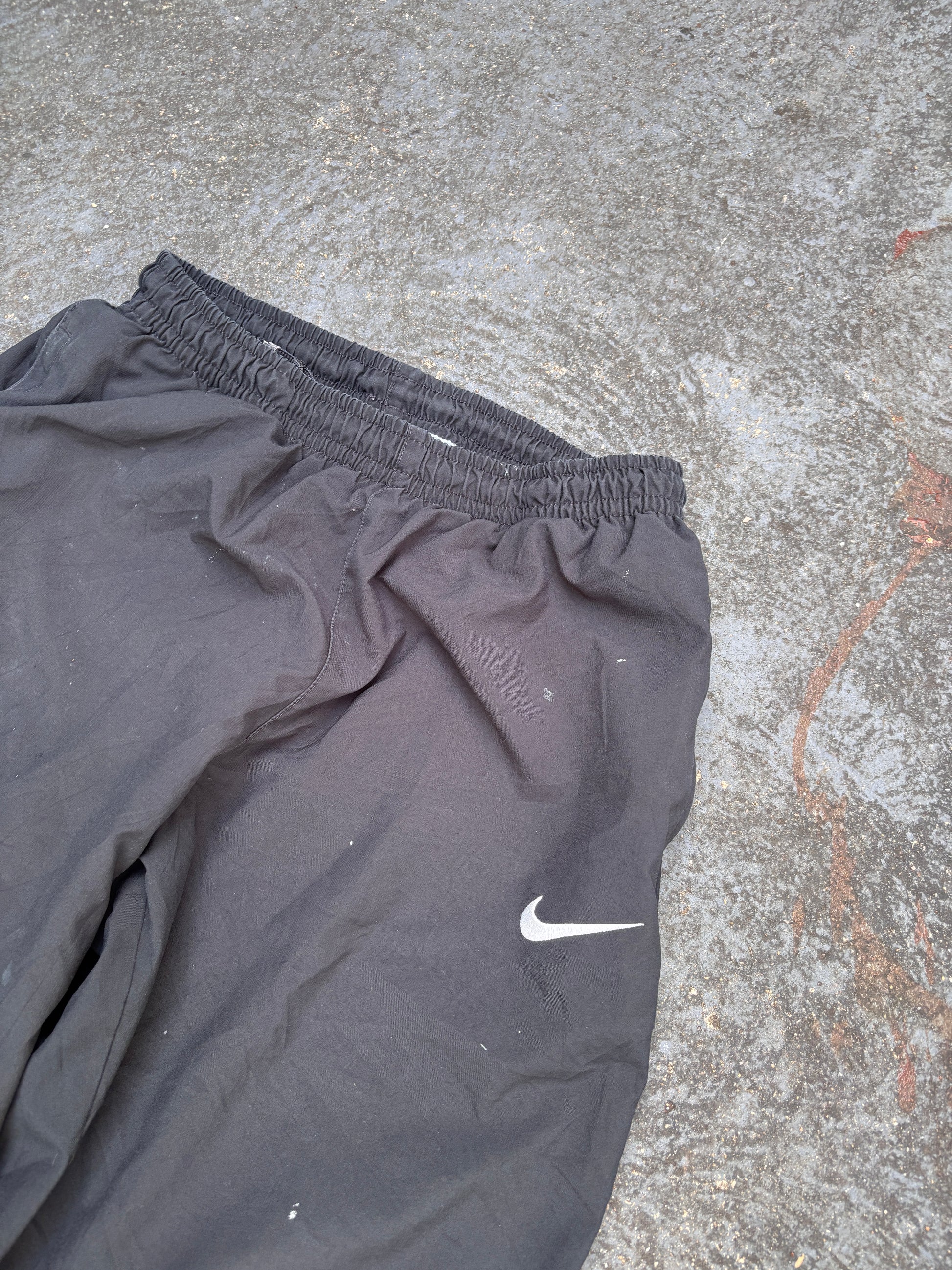 Classic Nike Track Pants Sz M Black White Green Piping Nylon Style Windbreakers