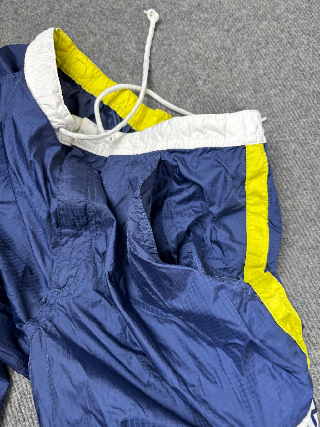 Vintage Y2K Nike Cargo Track Pants Women's S Navy Yellow Piping Spell Out