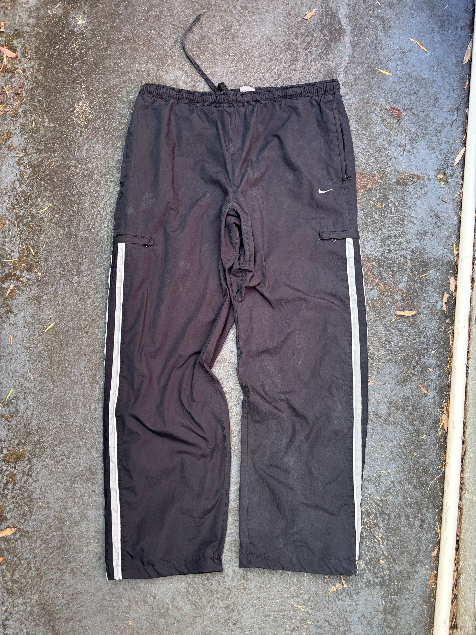 Vintage Y2K Nike Cargo Track Pants XL Black White Grey Side Detail Wide Leg