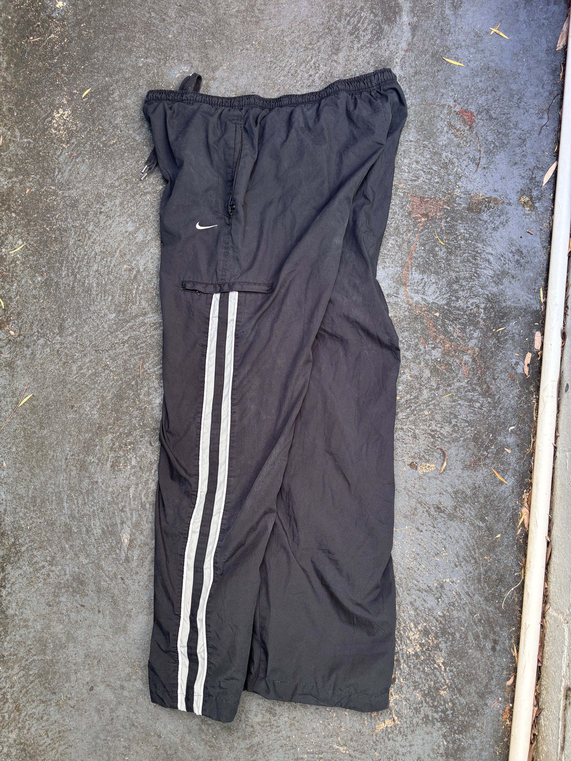 Vintage Y2K Nike Cargo Track Pants XL Black White Grey Side Detail Wide Leg