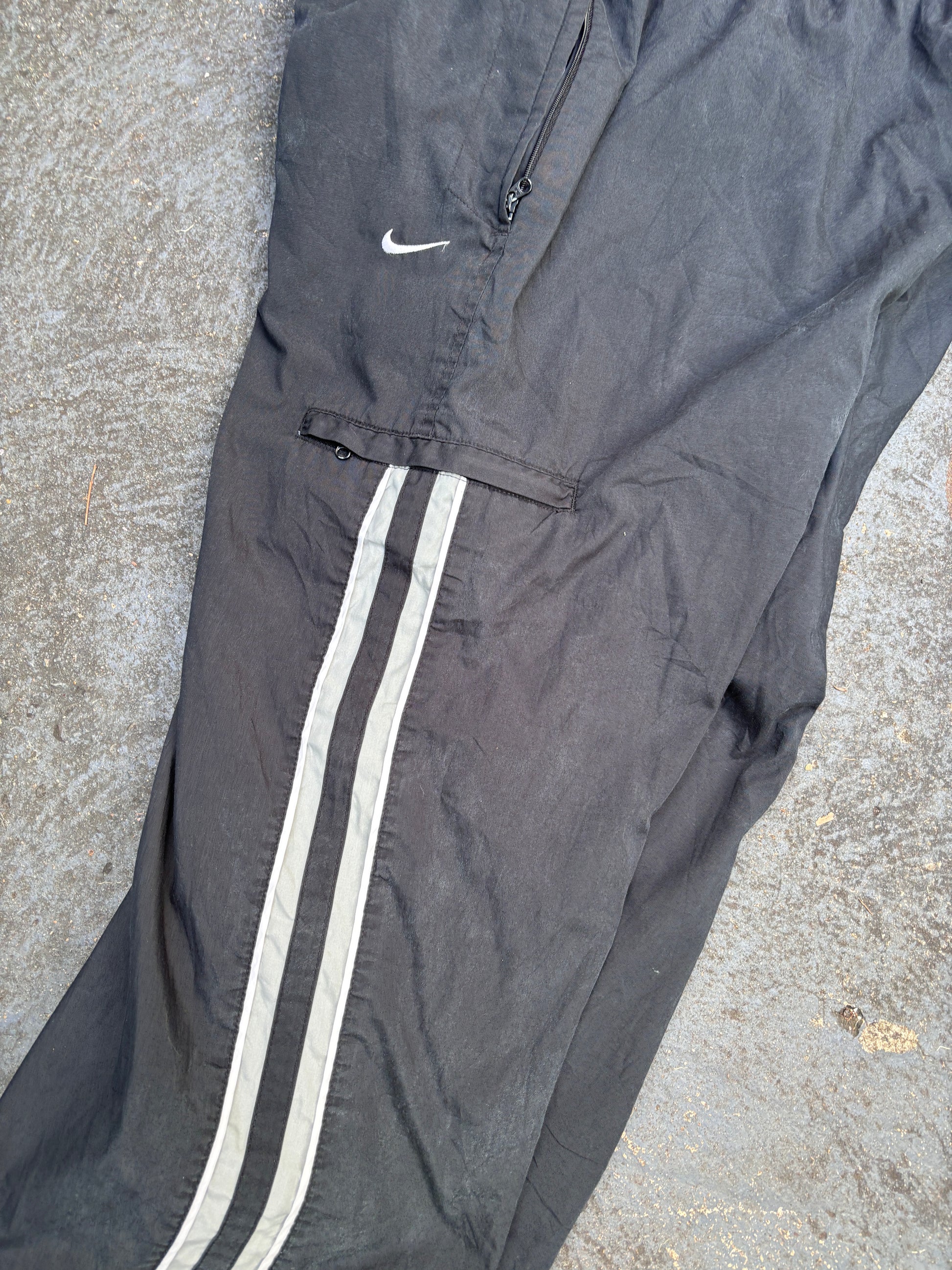 Vintage Y2K Nike Cargo Track Pants XL Black White Grey Side Detail Wide Leg