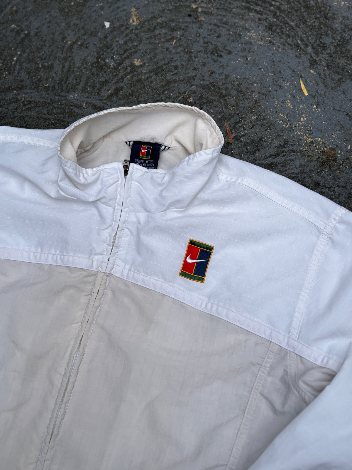 Vintage Y2K Nike Court Jacket Size M White Beige Chest Logo Full Zip Windbreaker