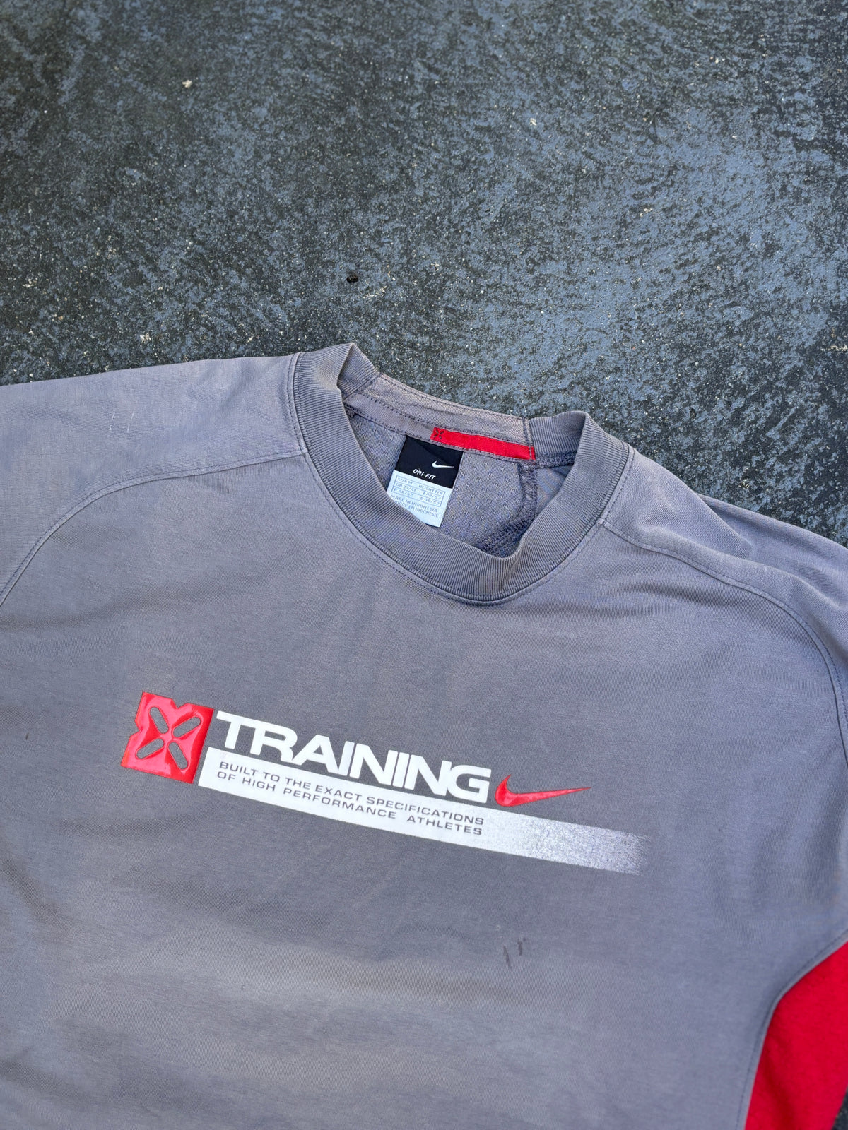 Vintage Y2K Nike Dri-Fit T-Shirt Size M Grey Red Textured Front Graphic Swoosh