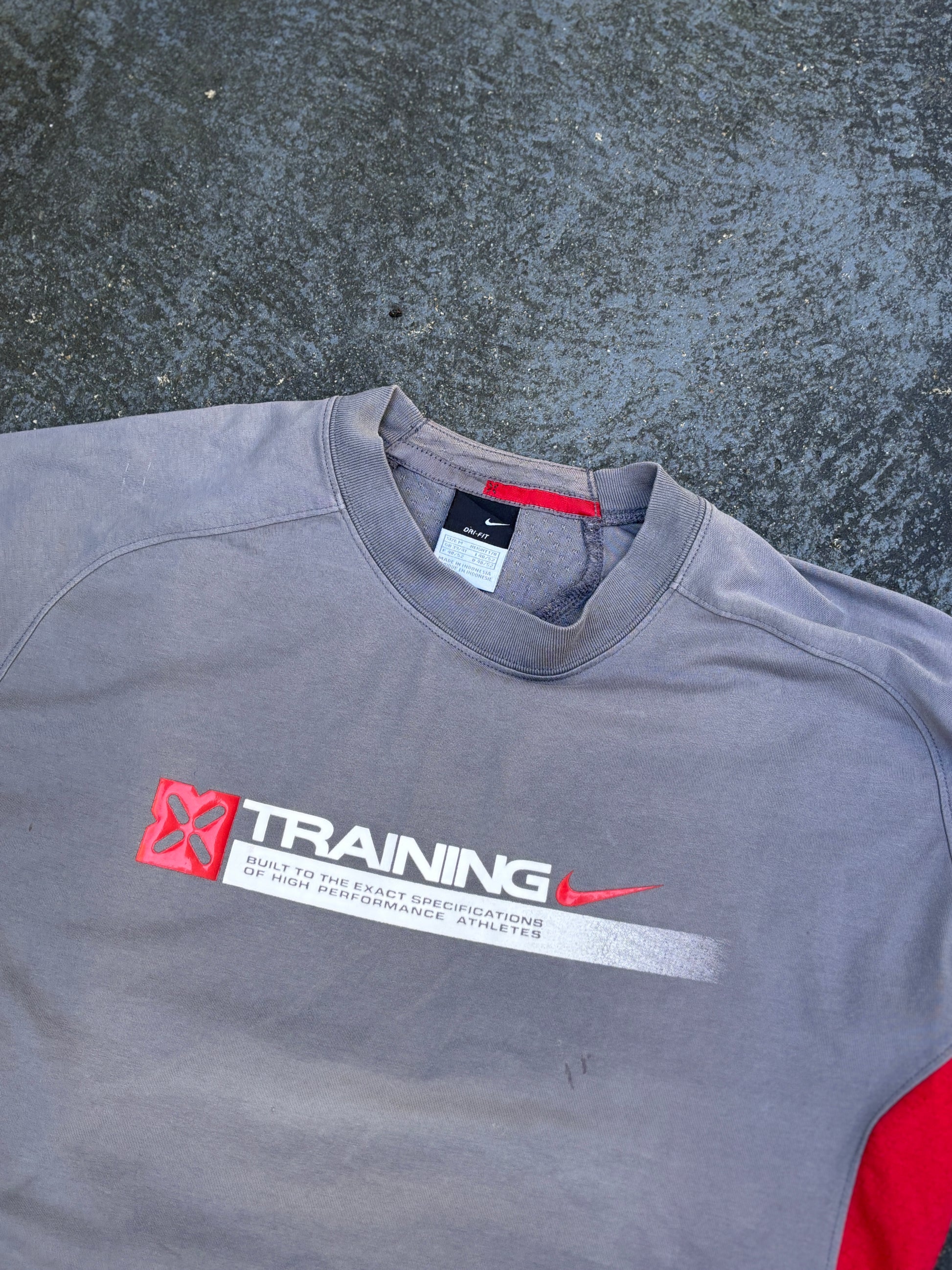 Vintage Y2K Nike Dri-Fit T-Shirt Size M Grey Red Textured Front Graphic Swoosh