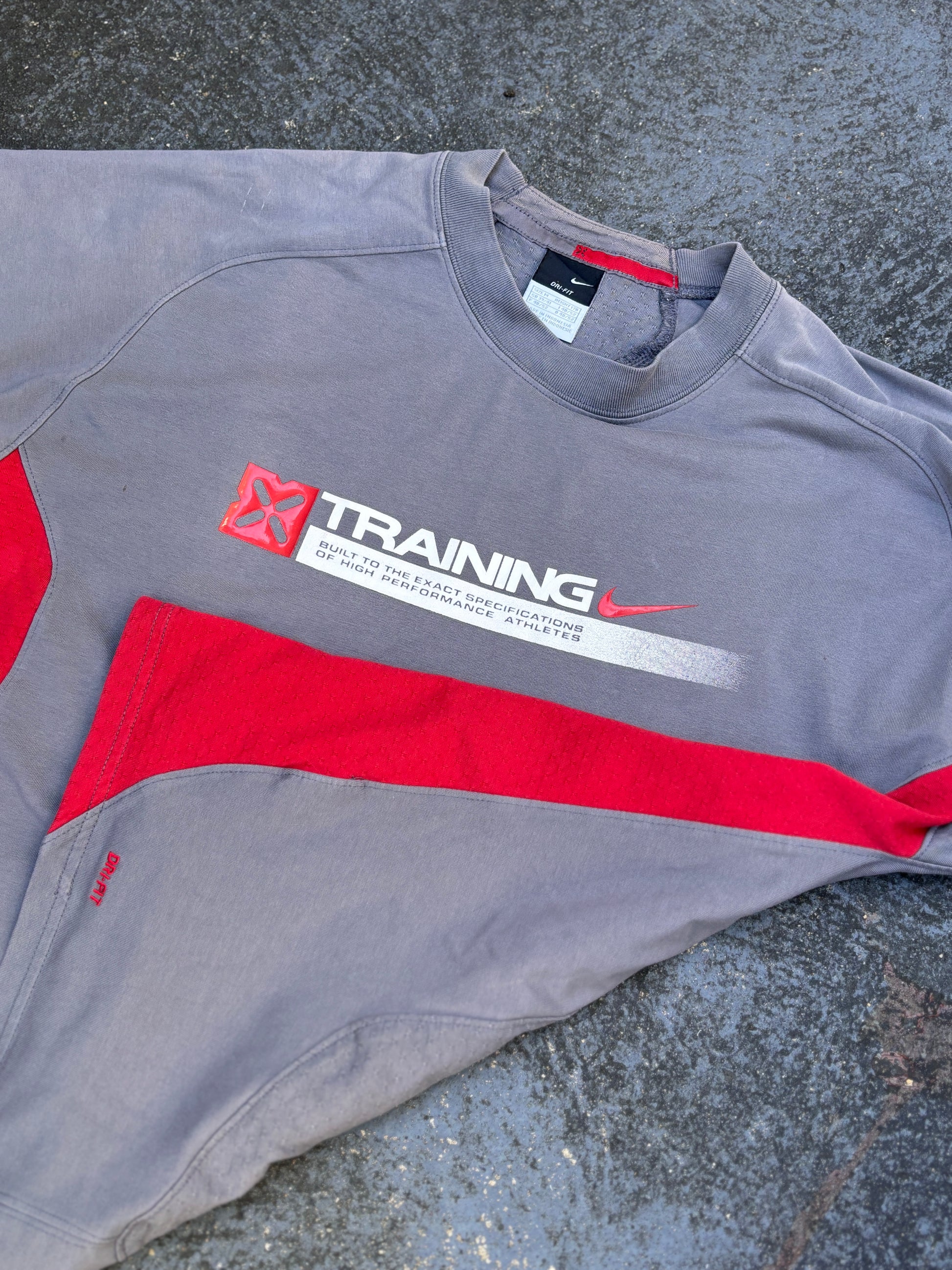 Vintage Y2K Nike Dri-Fit T-Shirt Size M Grey Red Textured Front Graphic Swoosh