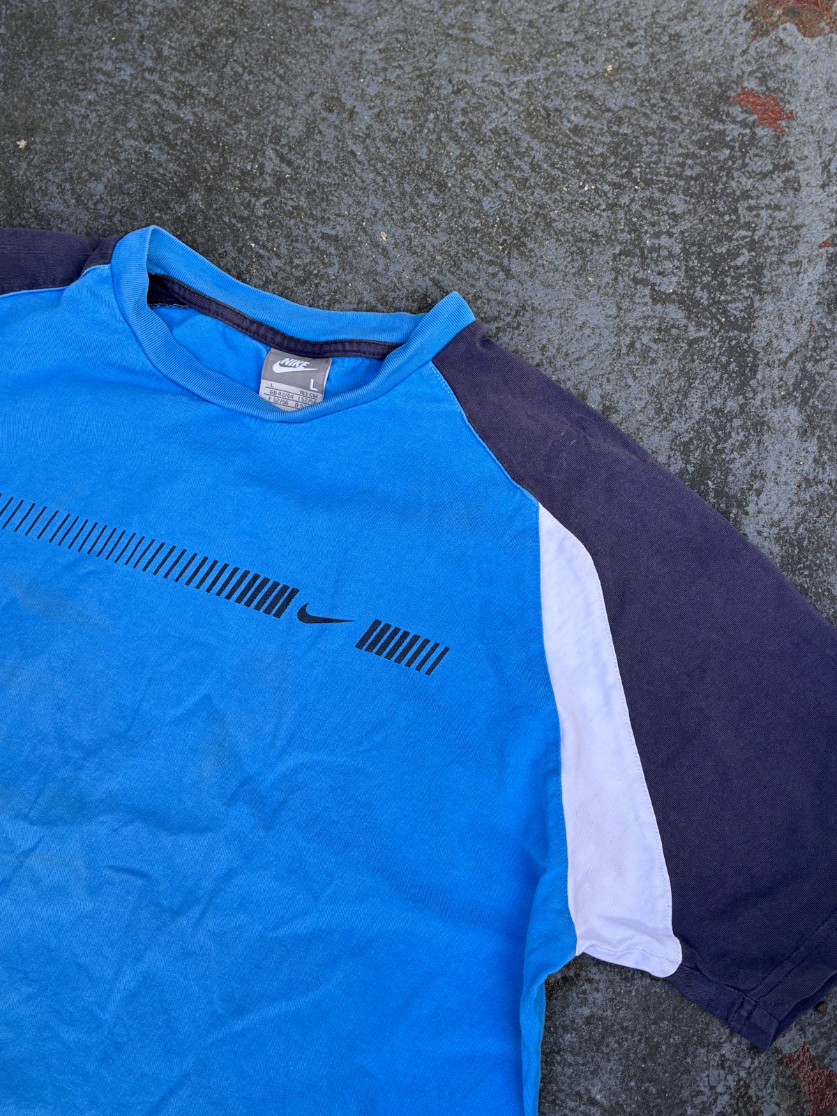 Vintage Y2K Nike T-Shirt Size L Blue Two-Tone Front Swoosh Graphic