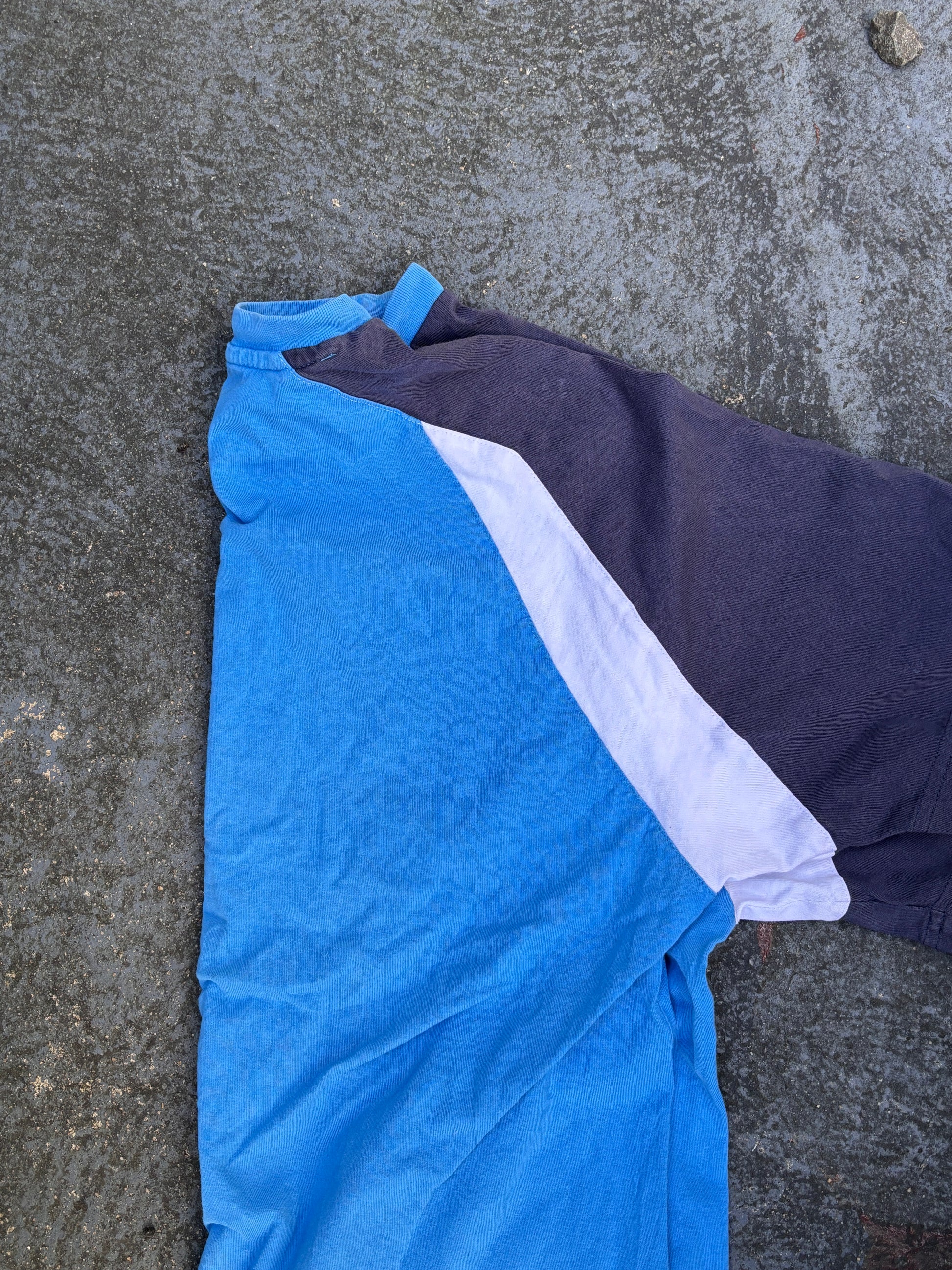 Vintage Y2K Nike T-Shirt Size L Blue Two-Tone Front Swoosh Graphic