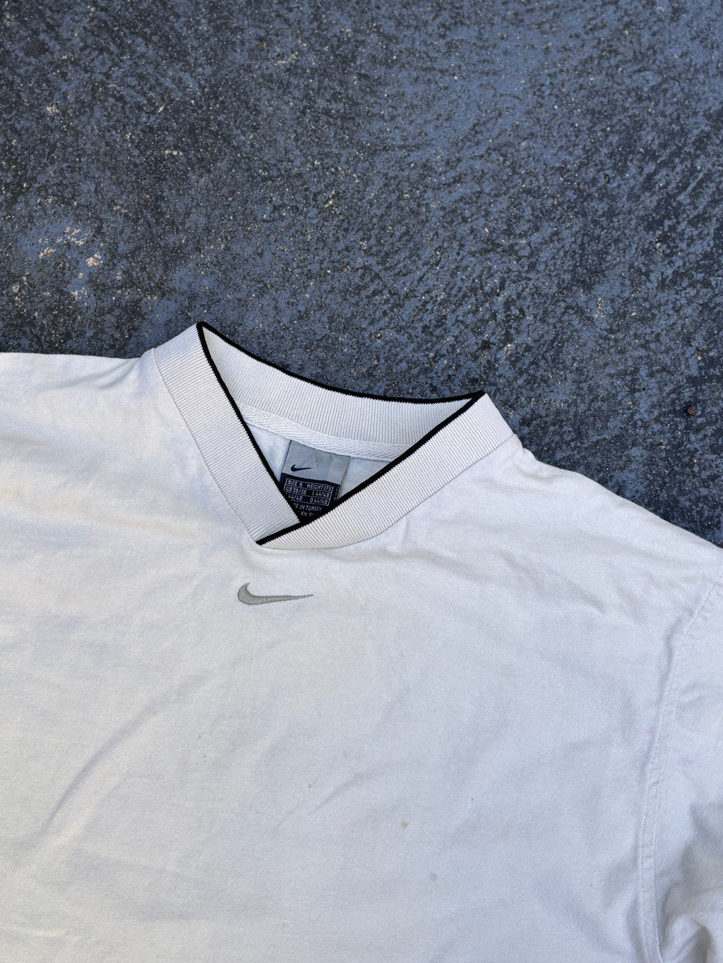 Vintage Y2K Nike T-Shirt Size S Beige V-Neck Embroidered Swoosh Ringer Tee