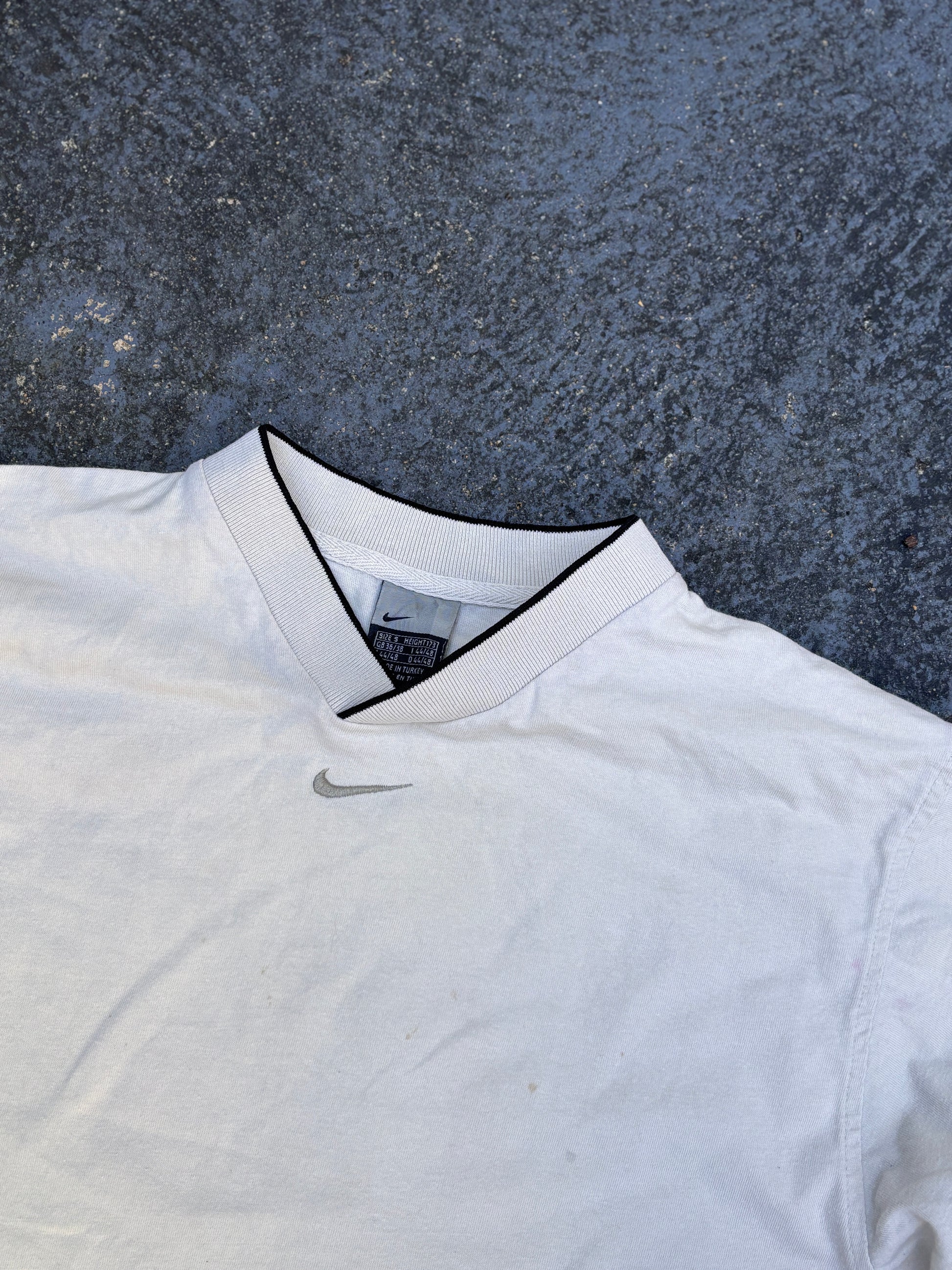 Vintage Y2K Nike T-Shirt Size S Beige V-Neck Embroidered Swoosh Ringer Tee