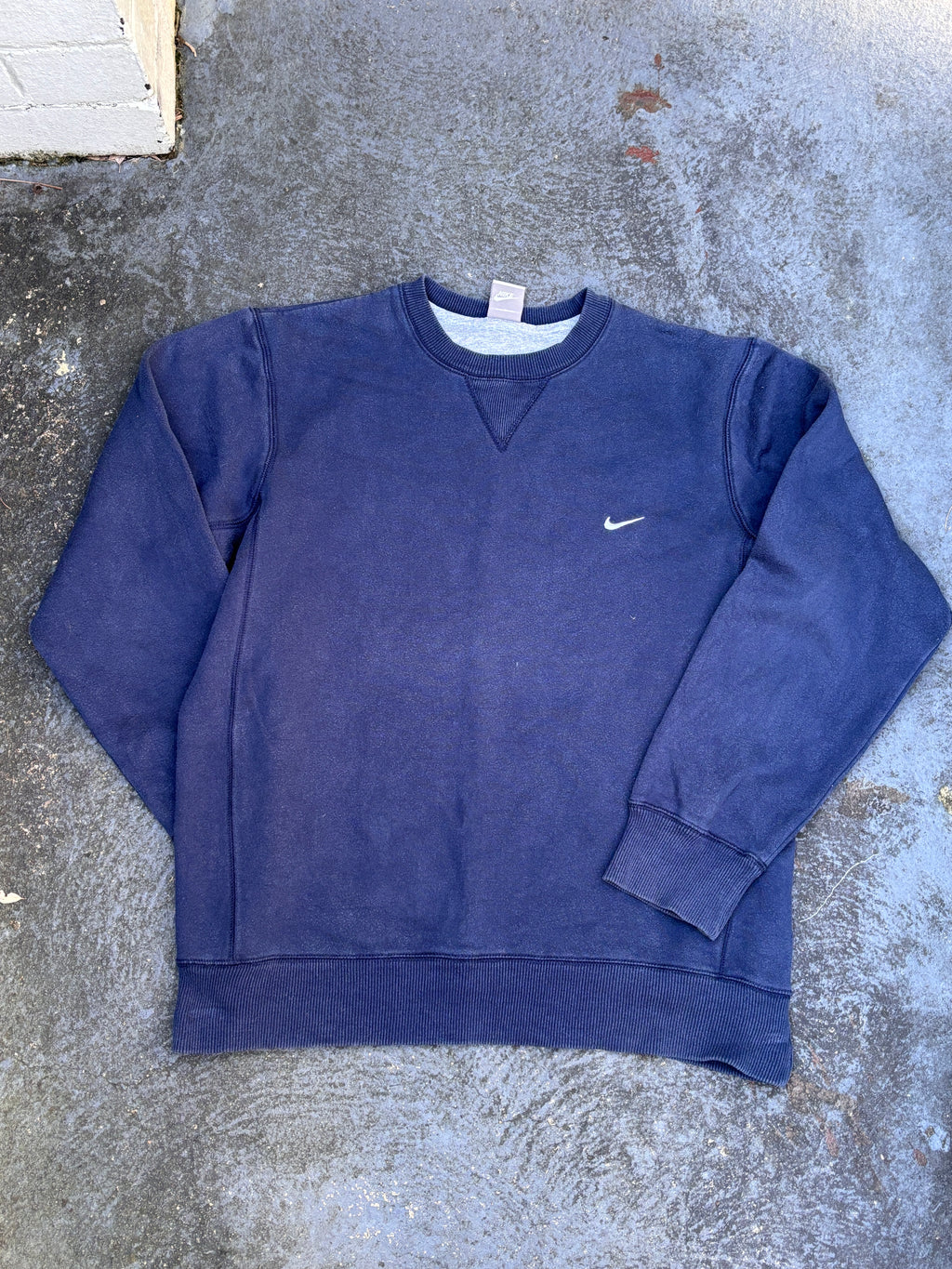 Vintage Y2K Nike Jumper Size L Navy White Chest Swoosh Sweatshirt