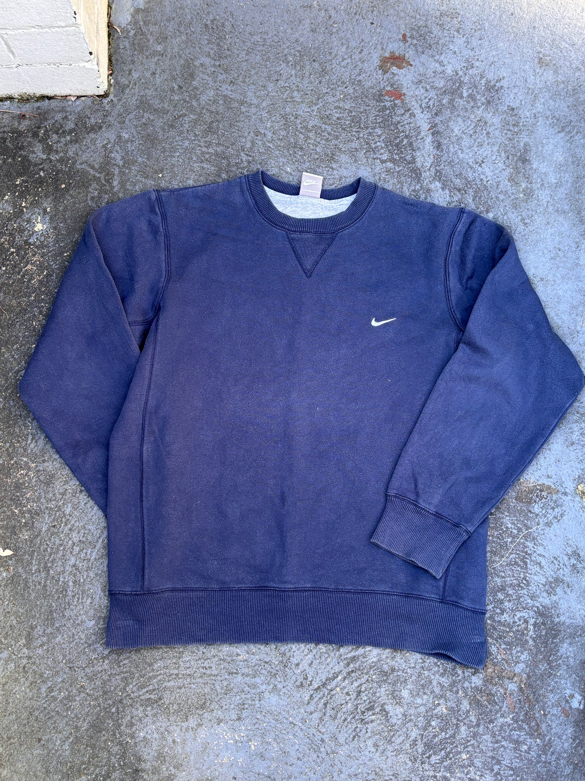Vintage Y2K Nike Jumper Size L Navy White Chest Swoosh Sweatshirt
