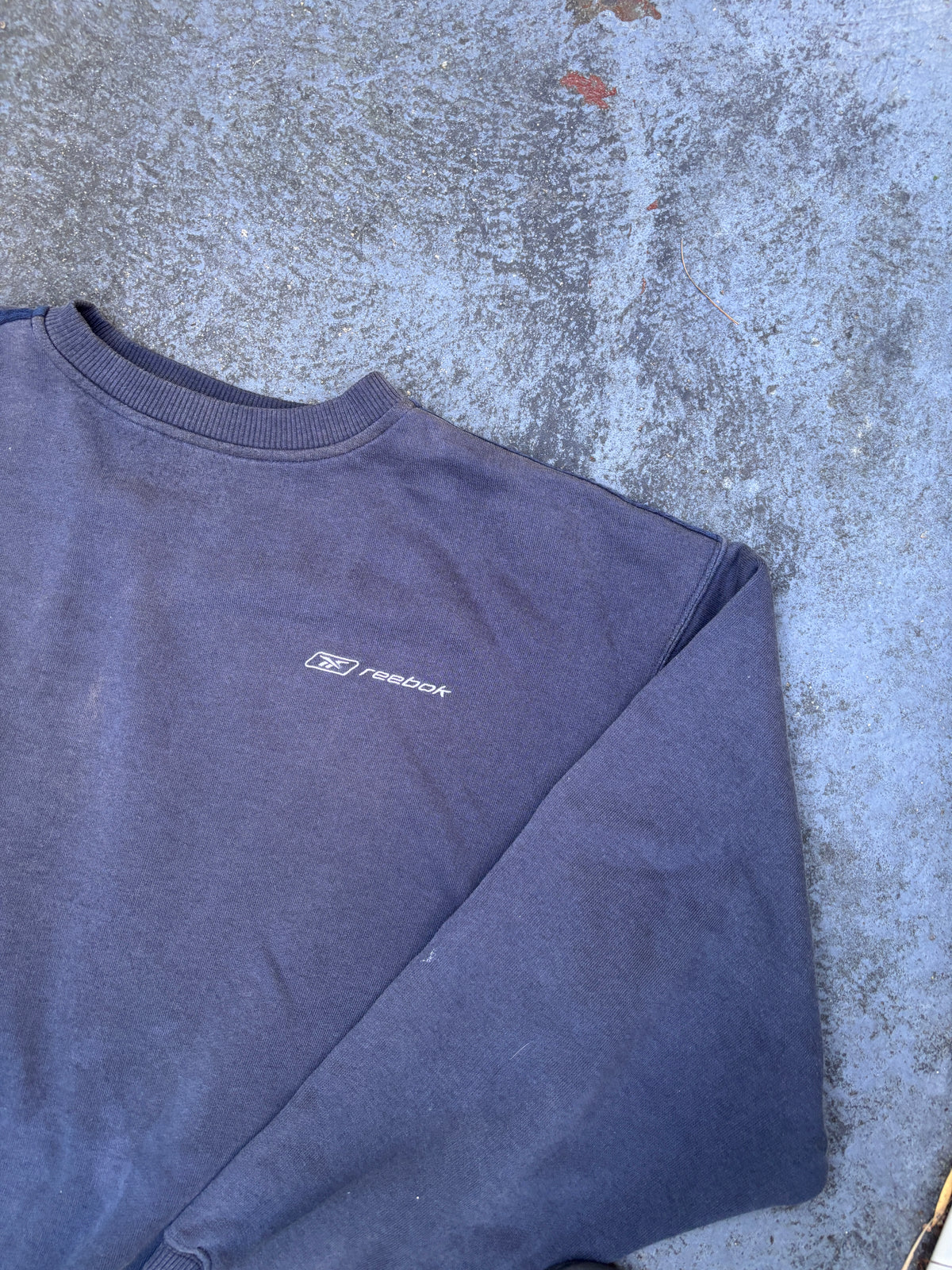 Vintage Y2K Reebok Jumper Size L Navy Small Spell Out Logo Sweatshirt