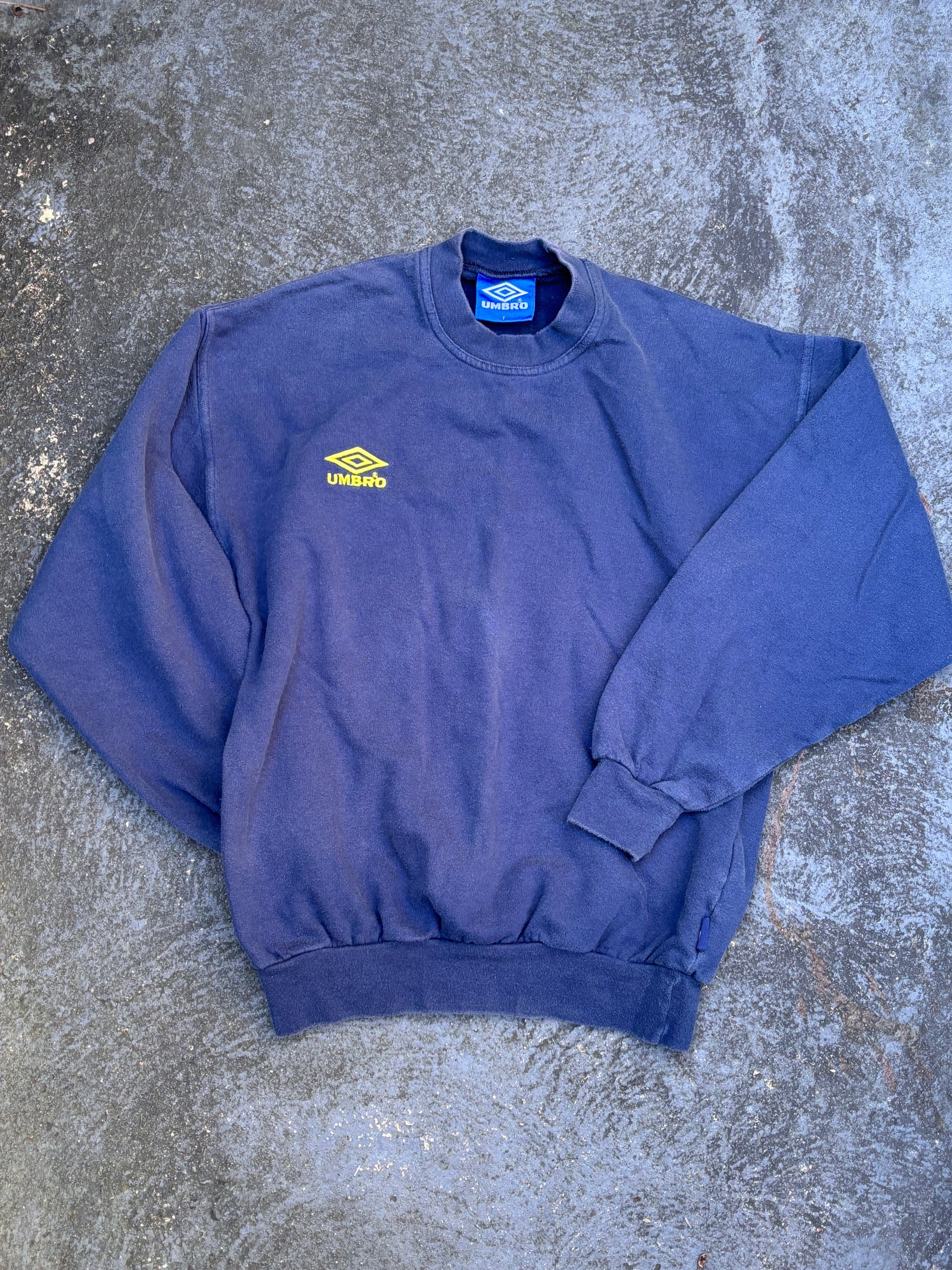 Vintage Y2K Umbro Jumper Women’s Size M Navy Chest Logo Sweatshirt