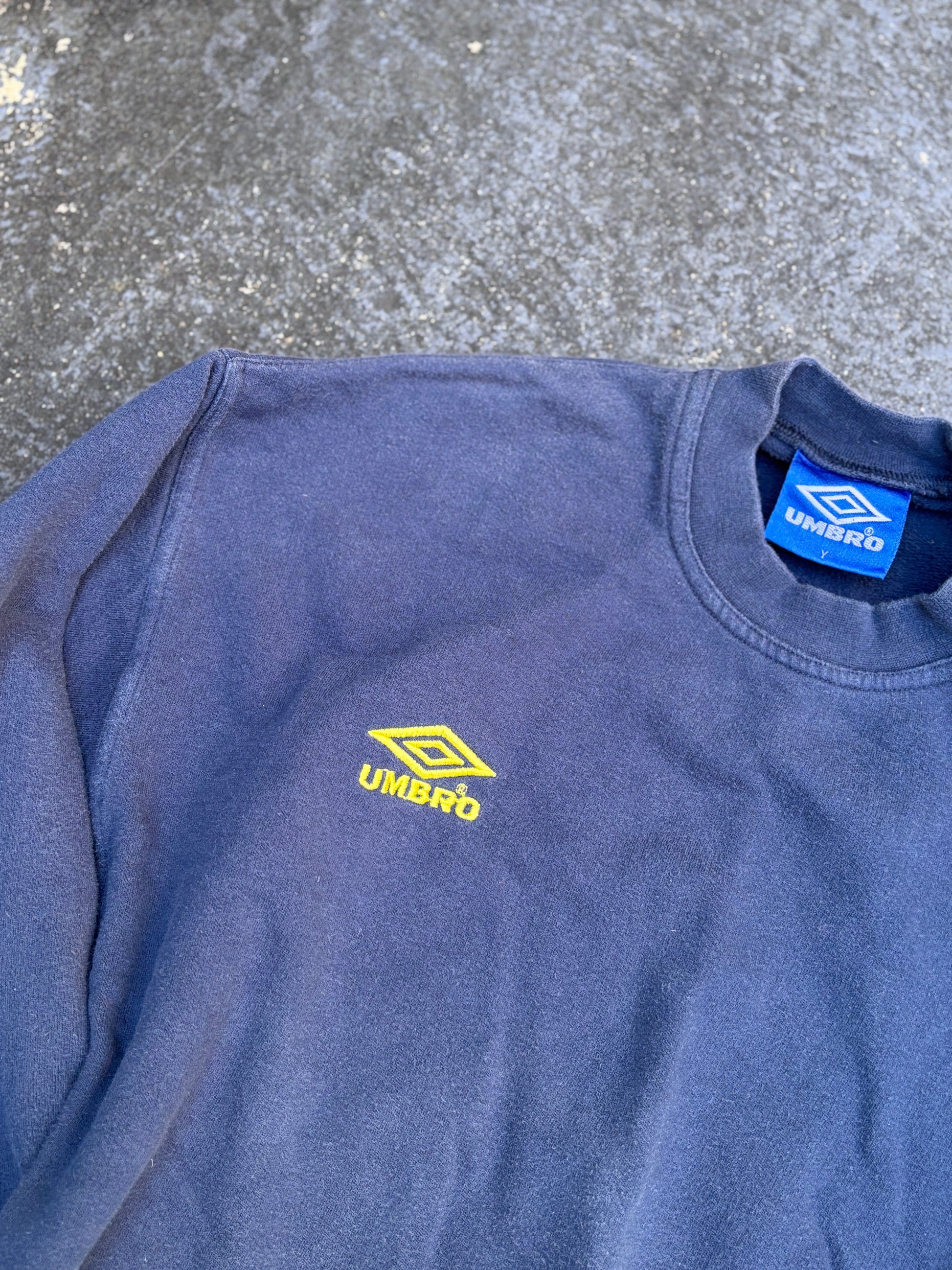 Vintage Y2K Umbro Jumper Women’s Size M Navy Chest Logo Sweatshirt