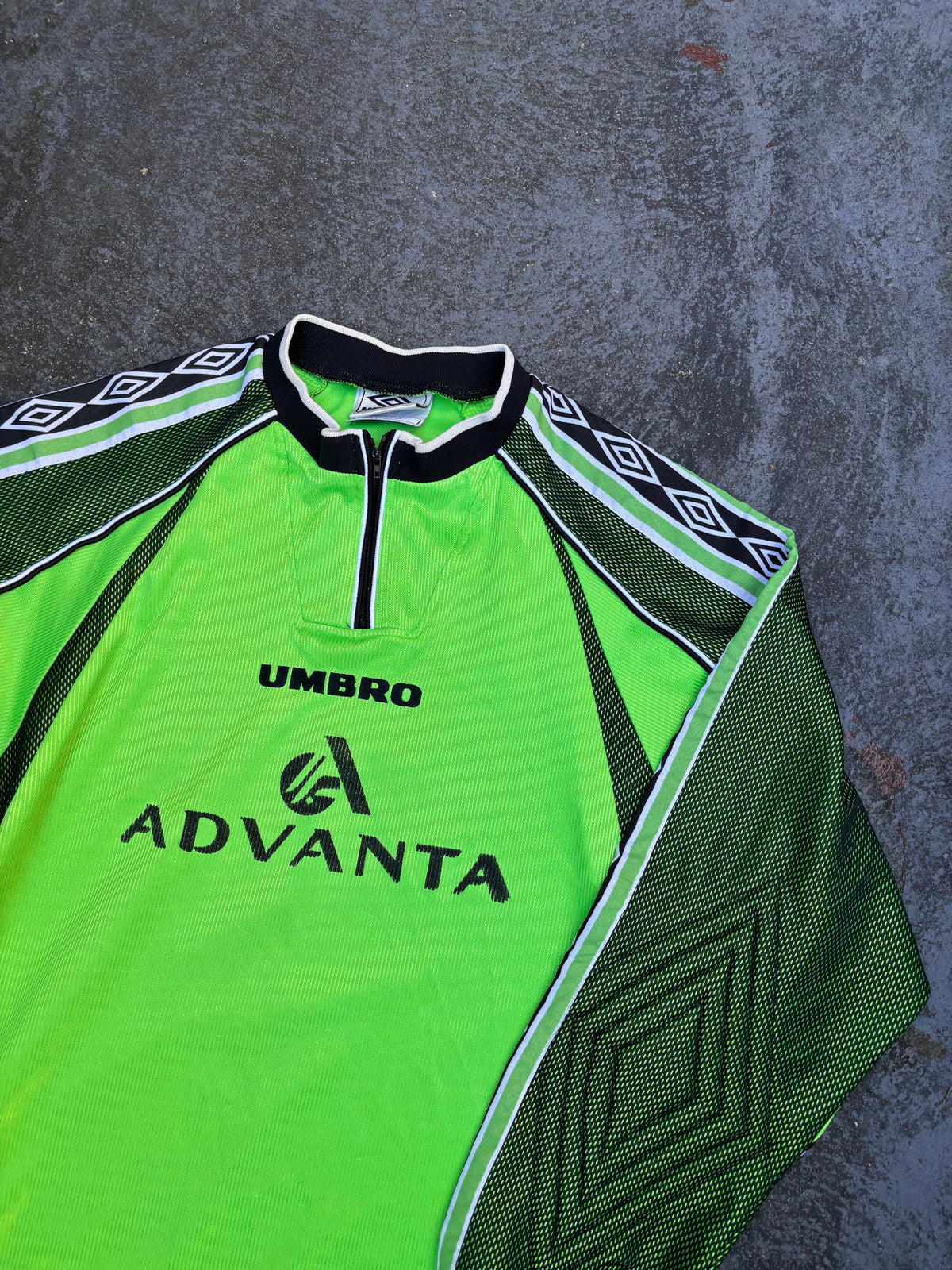 Vintage 90s Umbro Goalie Jersey Jumper Size XL Green Black Centre Logo Arm Tape