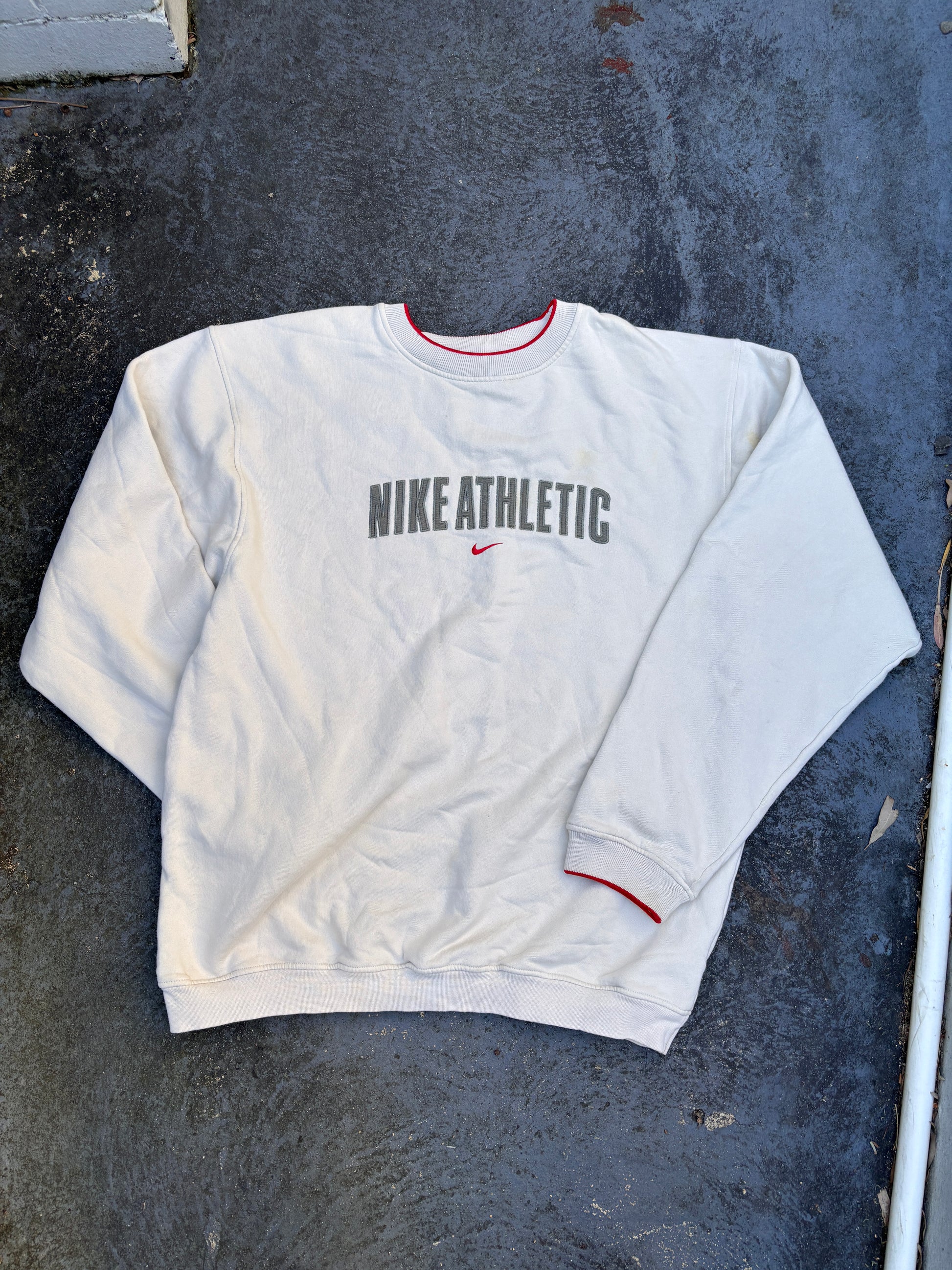 Vintage Y2K Nike Jumper Size XL Cream Red Nike Athletic Spell Out Sweatshirt