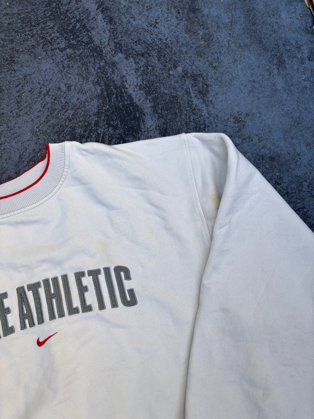 Vintage Y2K Nike Jumper Size XL Cream Red Nike Athletic Spell Out Sweatshirt