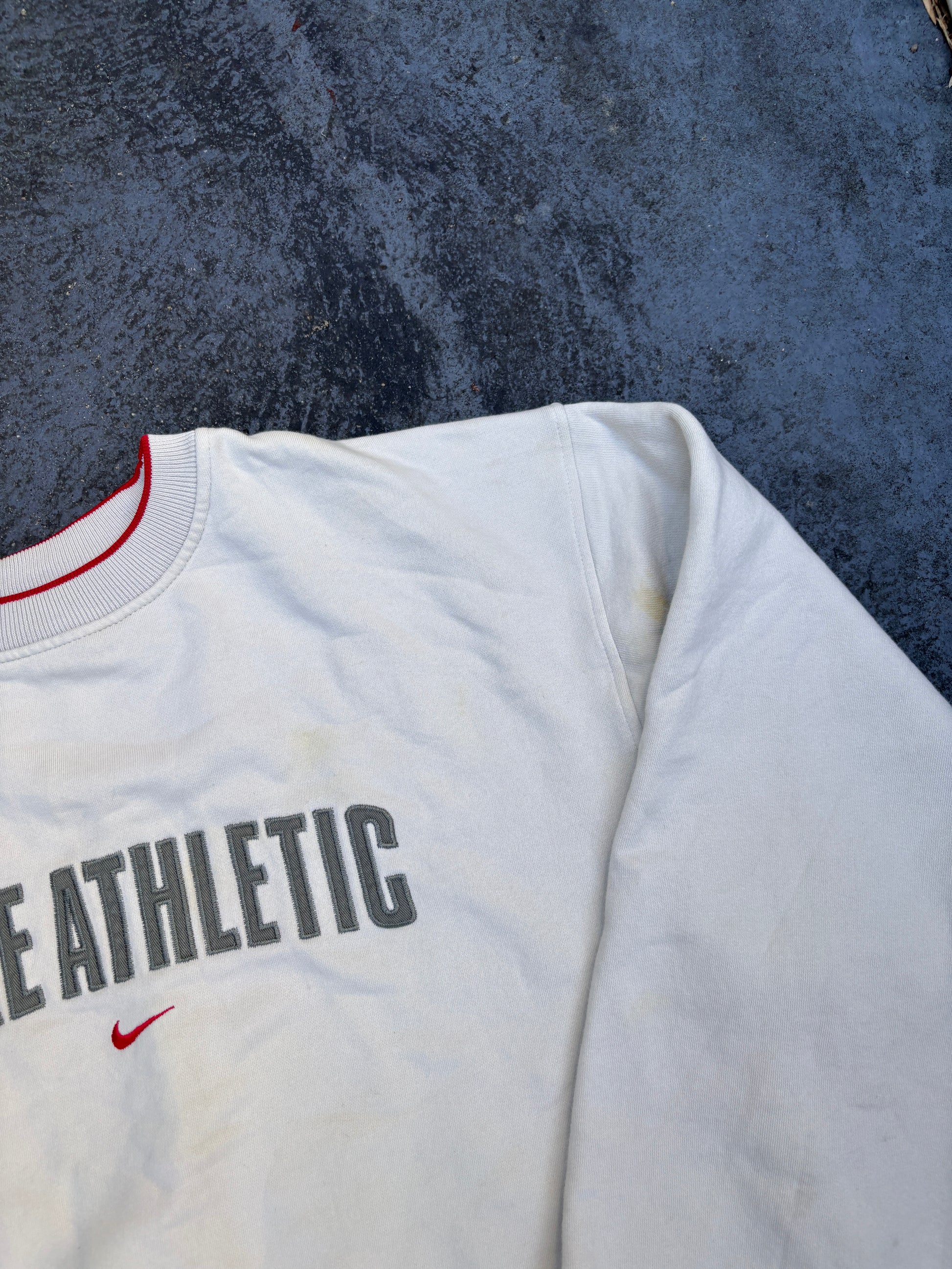 Vintage Y2K Nike Jumper Size XL Cream Red Nike Athletic Spell Out Sweatshirt