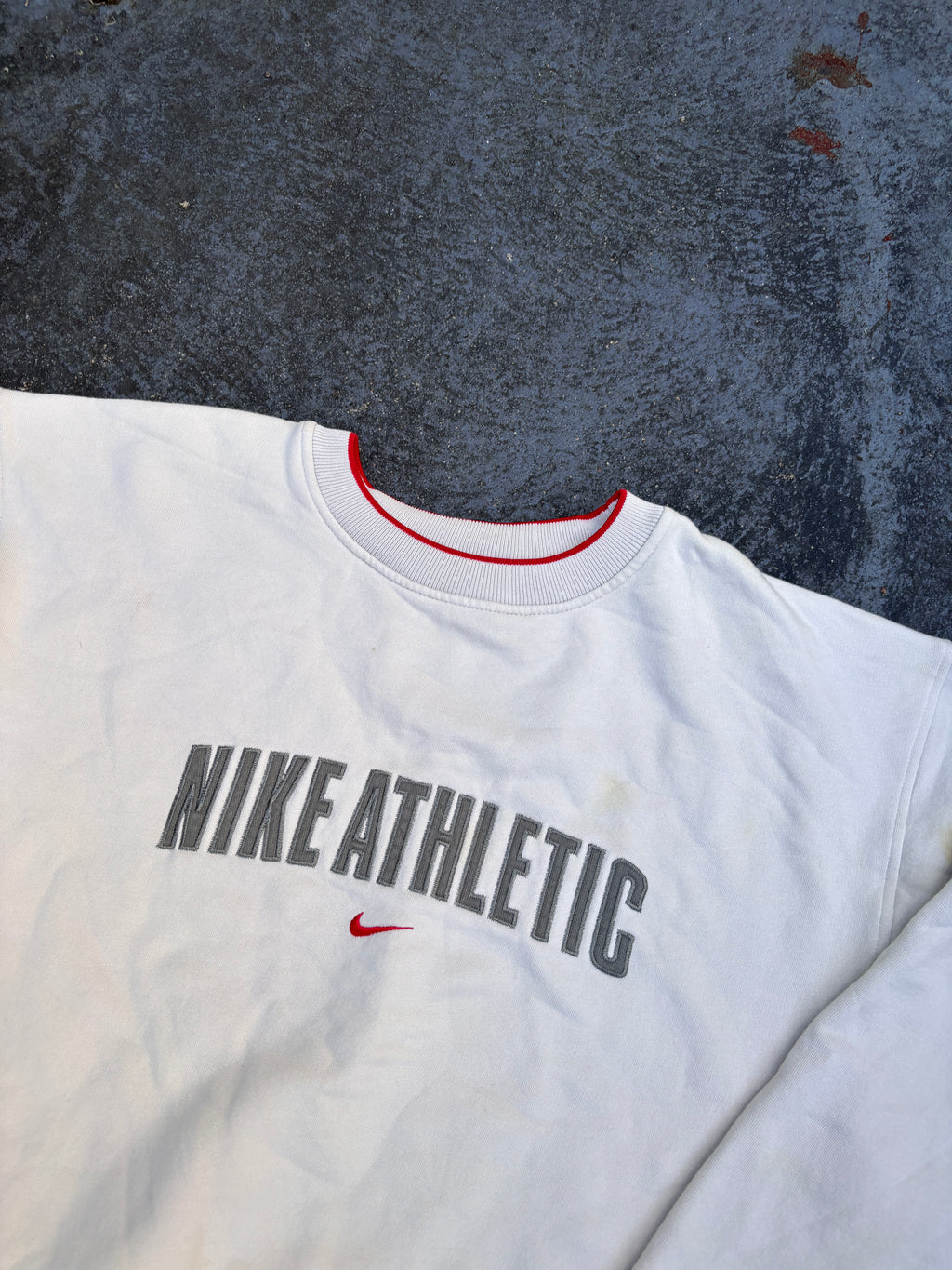 Vintage Y2K Nike Jumper Size XL Cream Red Nike Athletic Spell Out Sweatshirt