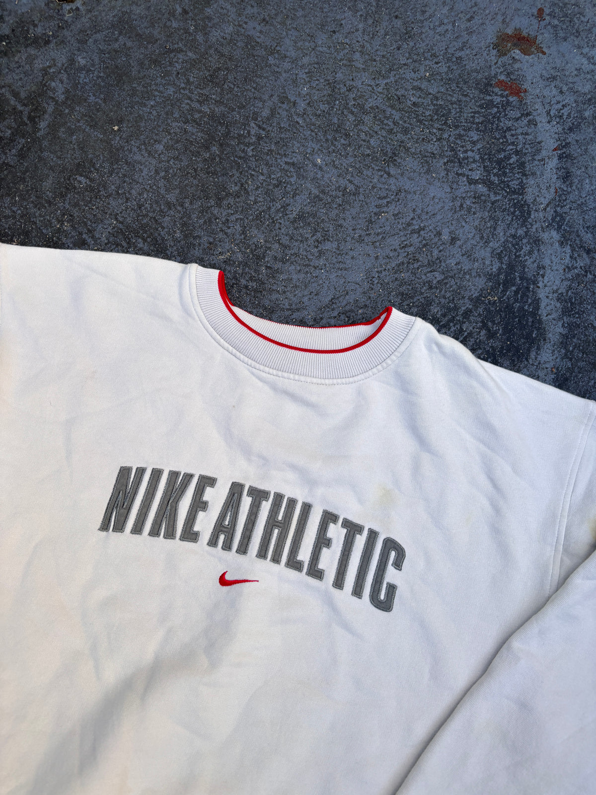 Vintage Y2K Nike Jumper Size XL Cream Red Nike Athletic Spell Out Sweatshirt
