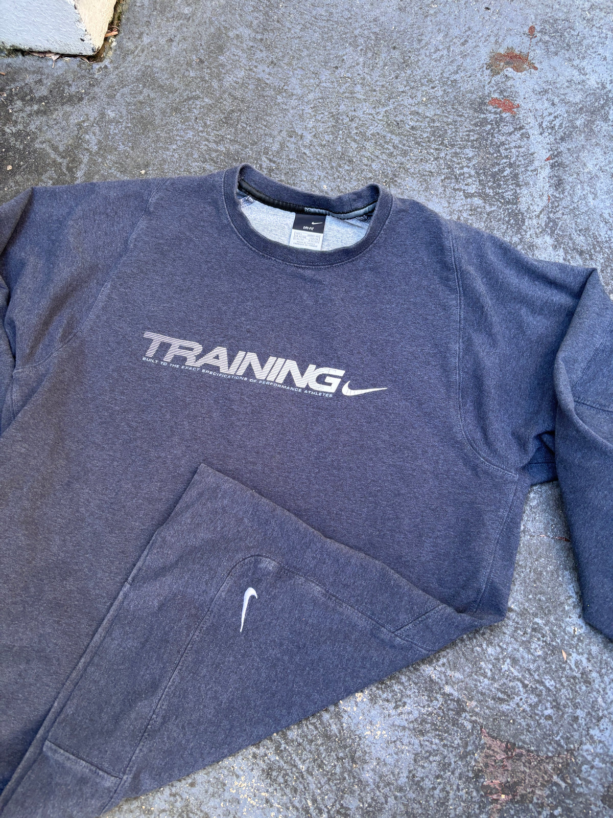 Vintage Y2K Nike Training Jumper Size L Navy Spell Out Swoosh Sweatshirt