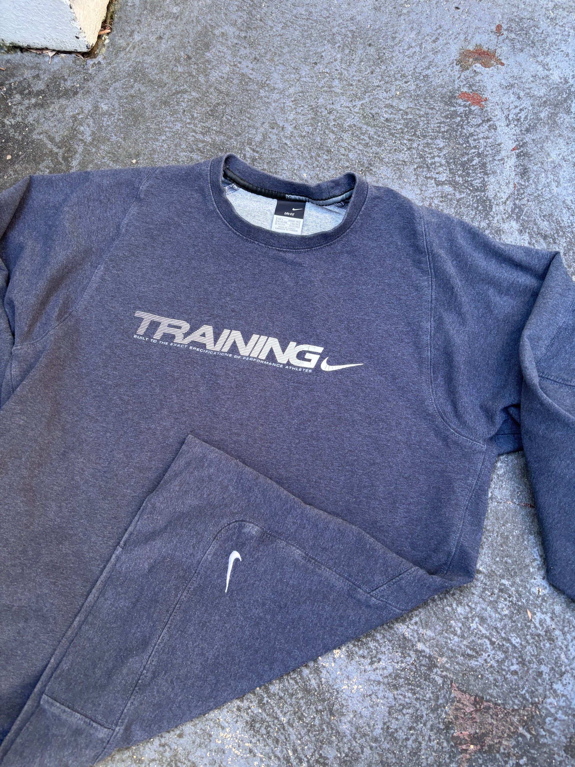 Vintage Y2K Nike Training Jumper Size L Navy Spell Out Swoosh Sweatshirt