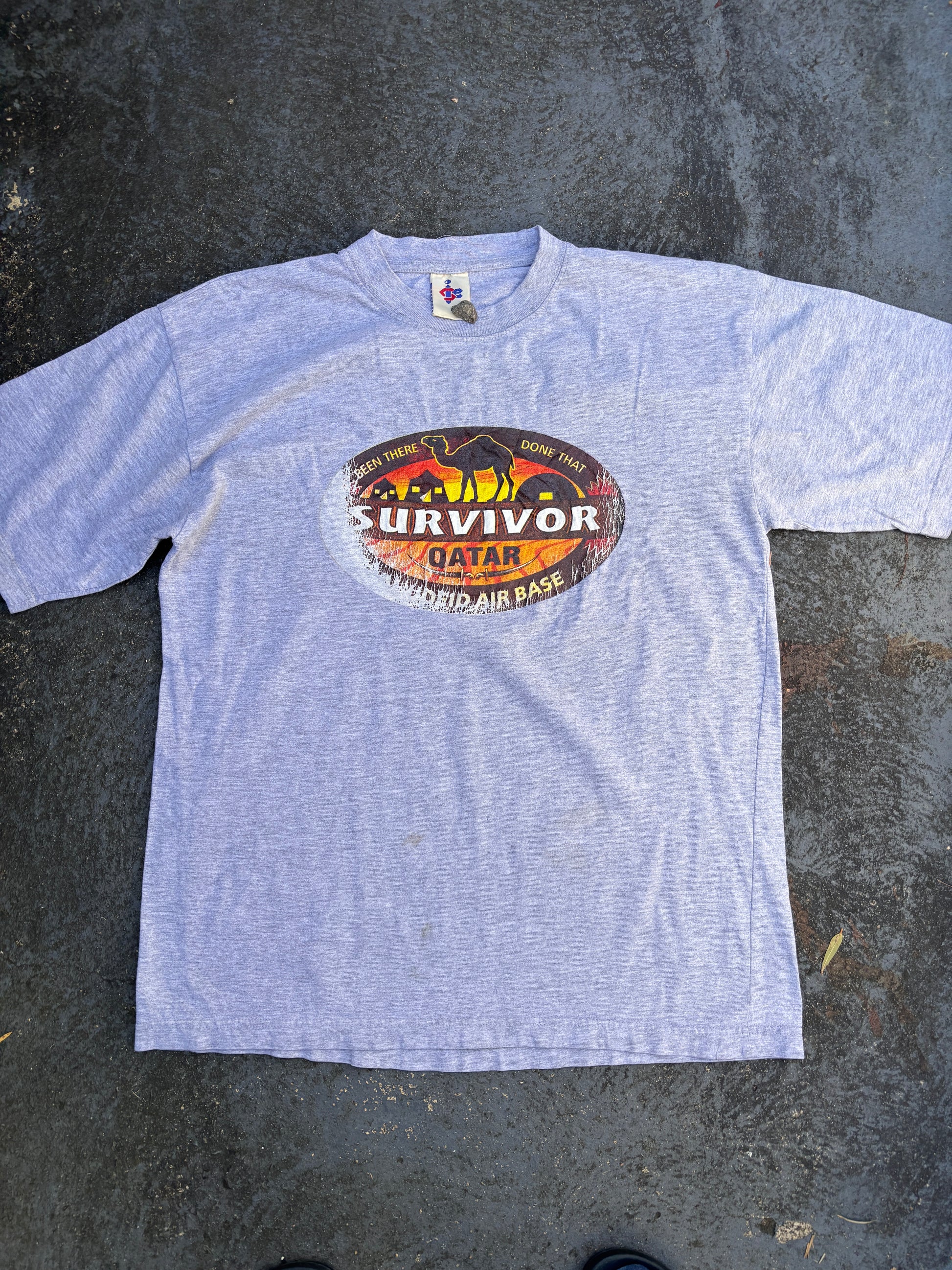 Survivor Qatar T-Shirt Size L Grey Marble Large Front Graphic Crew Neck