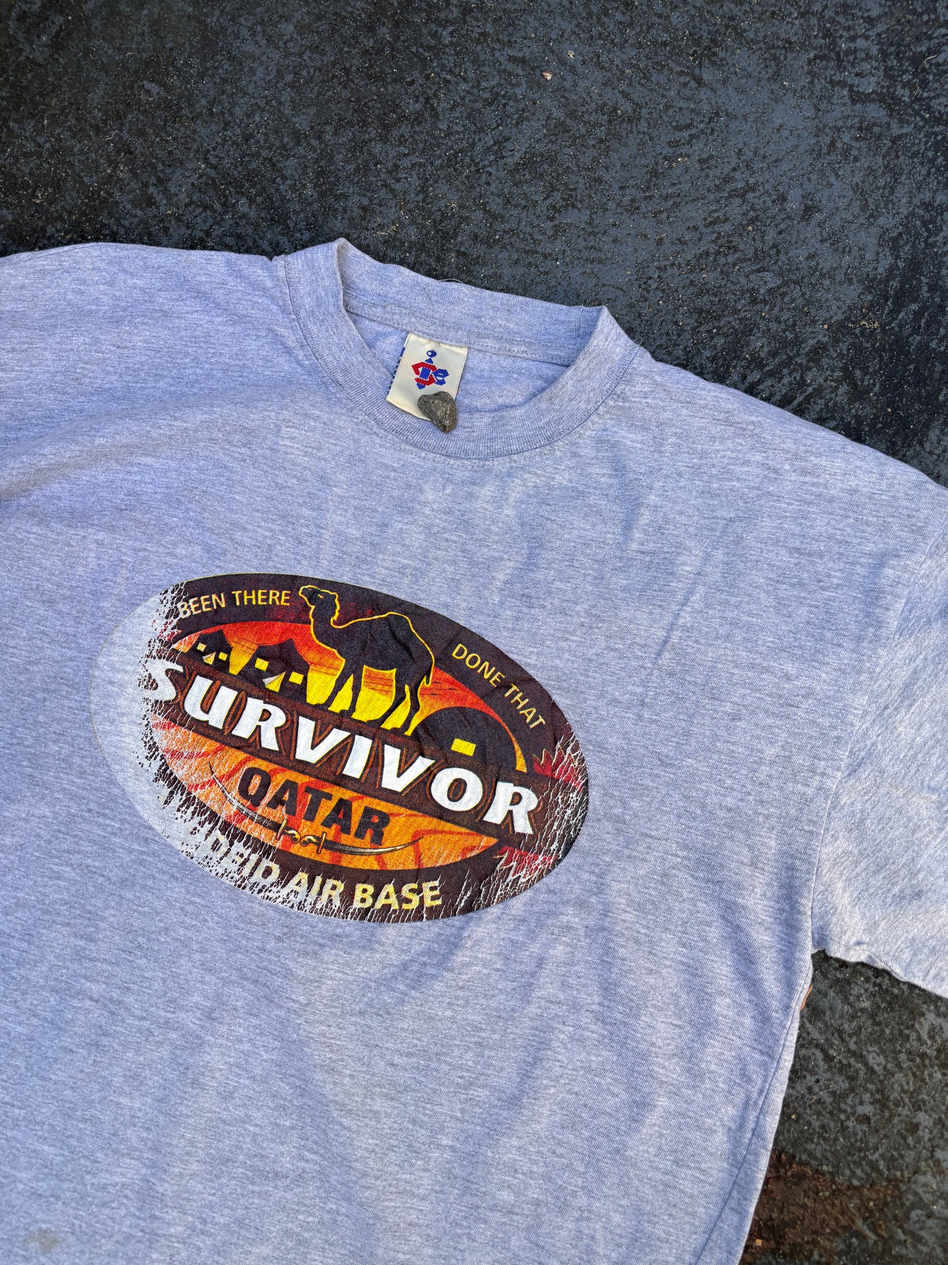 Survivor Qatar T-Shirt Size L Grey Marble Large Front Graphic Crew Neck