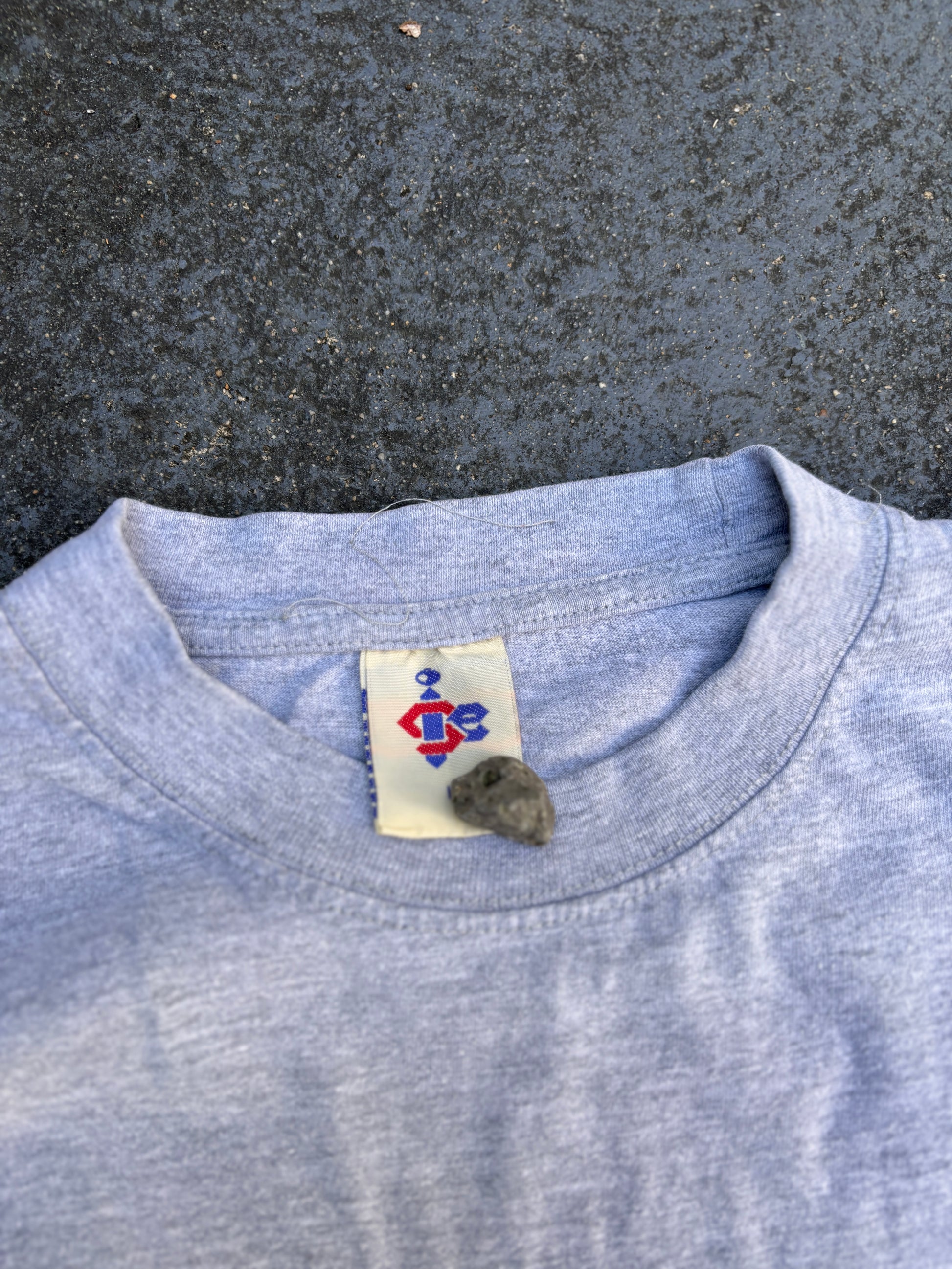 Survivor Qatar T-Shirt Size L Grey Marble Large Front Graphic Crew Neck